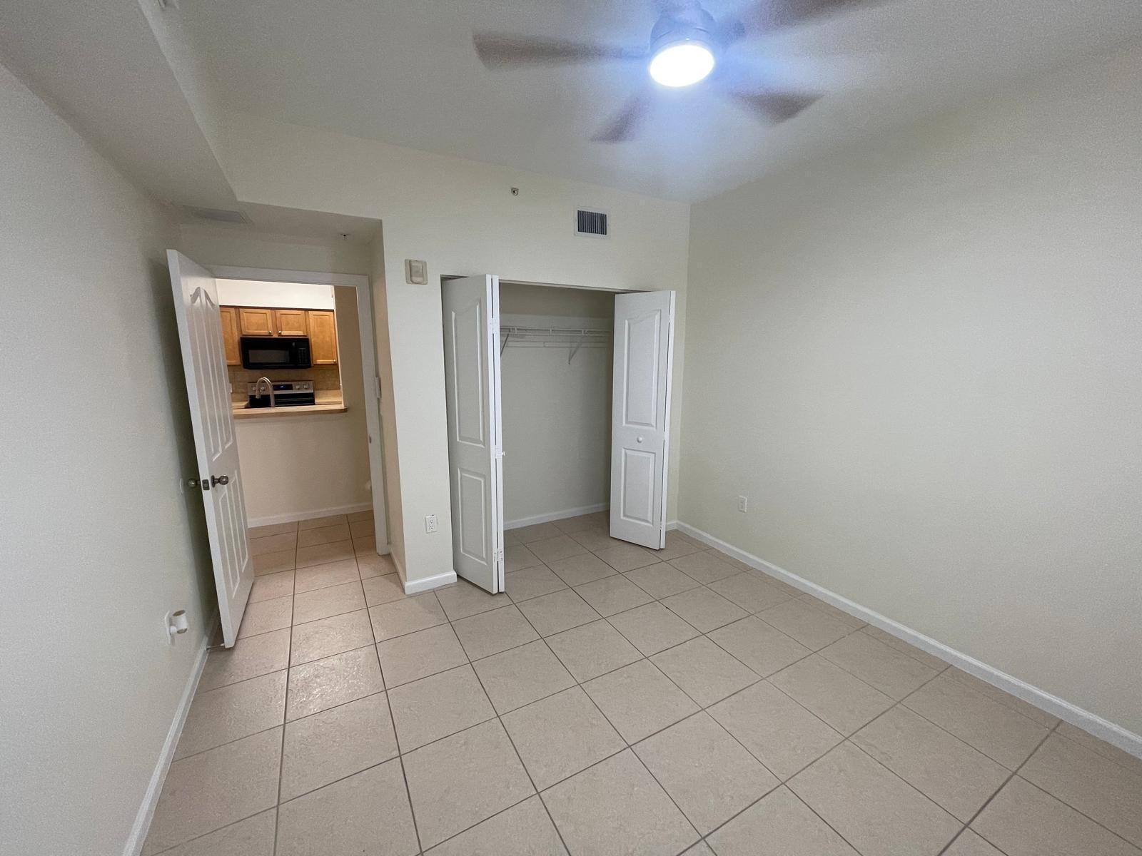 9857 Baywinds Drive 9111, Royal Palm Beach, FL 33411, Royal Palm Beach - Photo 4
