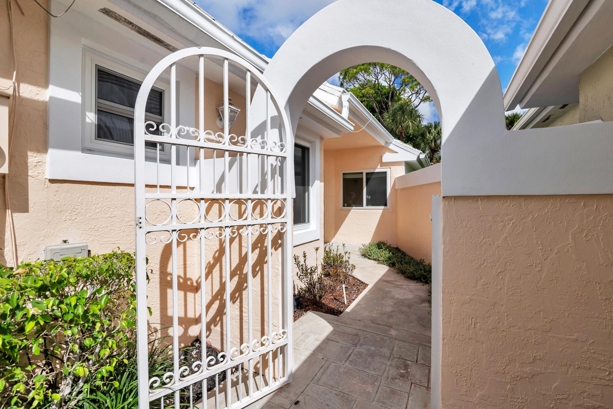 9213 Heathridge Drive, West Palm Beach, FL 33411, West Palm Beach - Photo 2