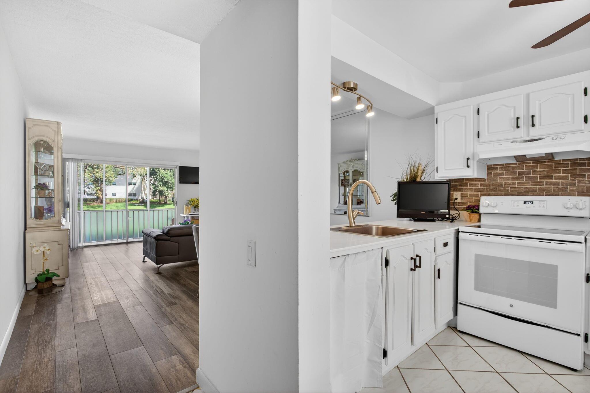 4801 Martinique Place D1, Coconut Creek, FL 33066, Coconut Creek - Photo 4