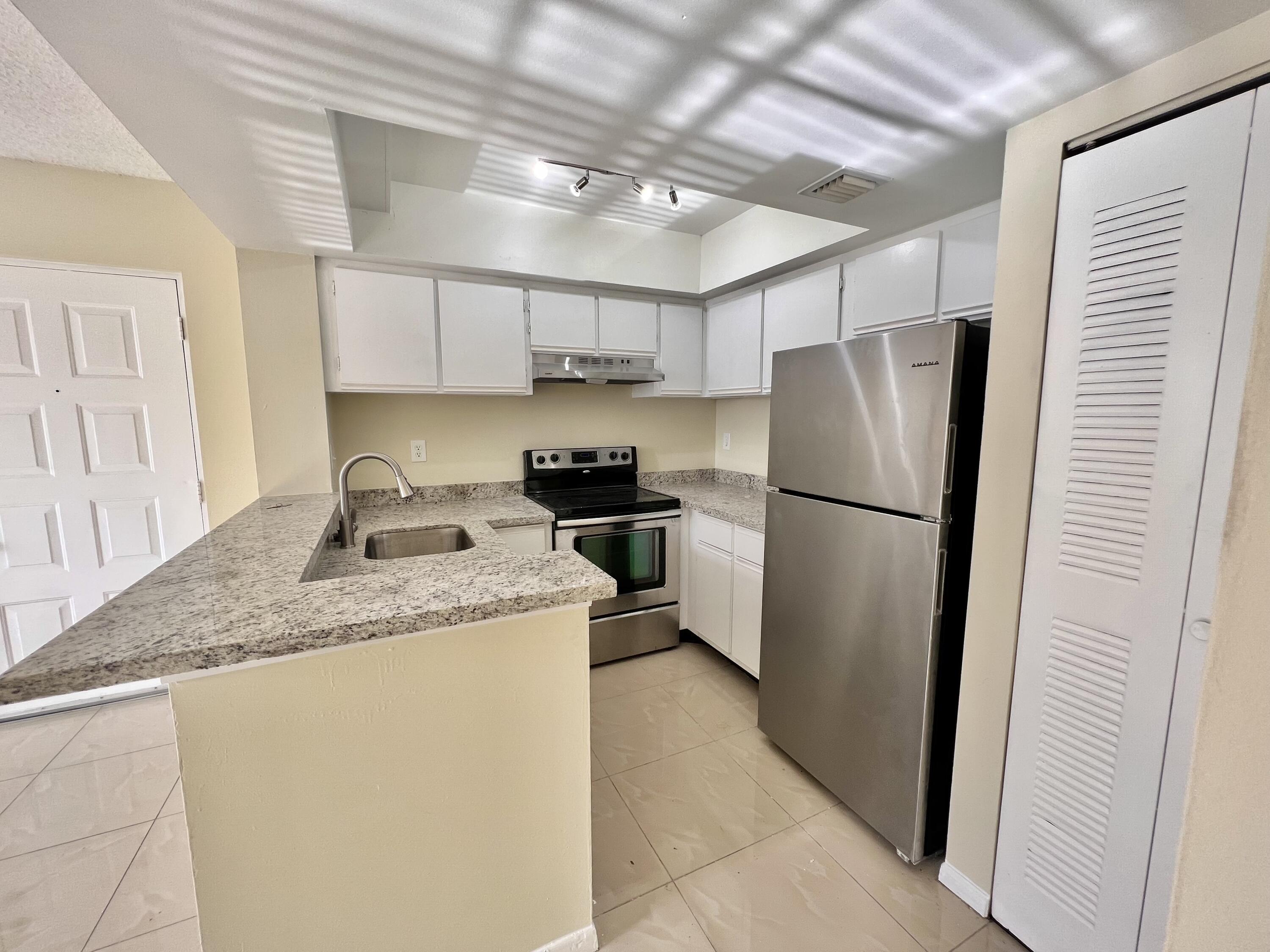 752 Executive Center Drive 33, West Palm Beach, FL 33401, West Palm Beach - Photo 3