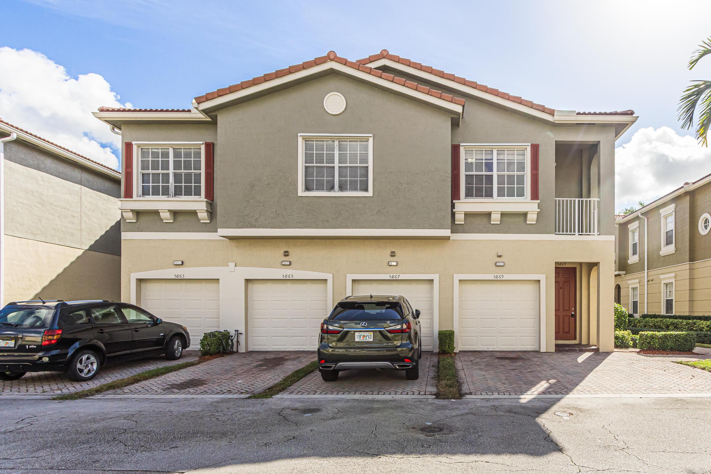 5869 Hampton Hills Boulevard, Tamarac, FL 33321, Tamarac - Photo 2