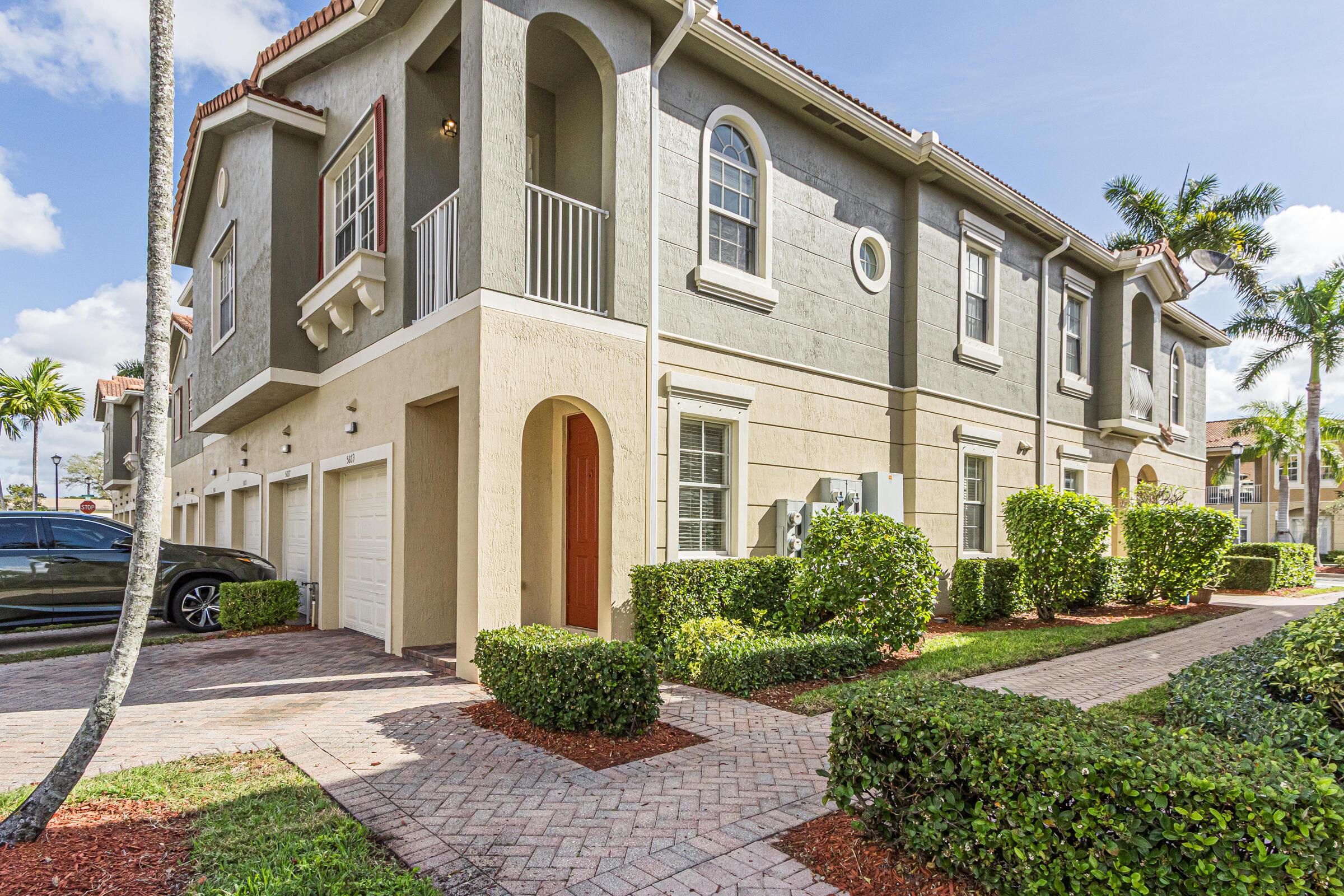 5869 Hampton Hills Boulevard, Tamarac, FL 33321, Tamarac - Photo 4