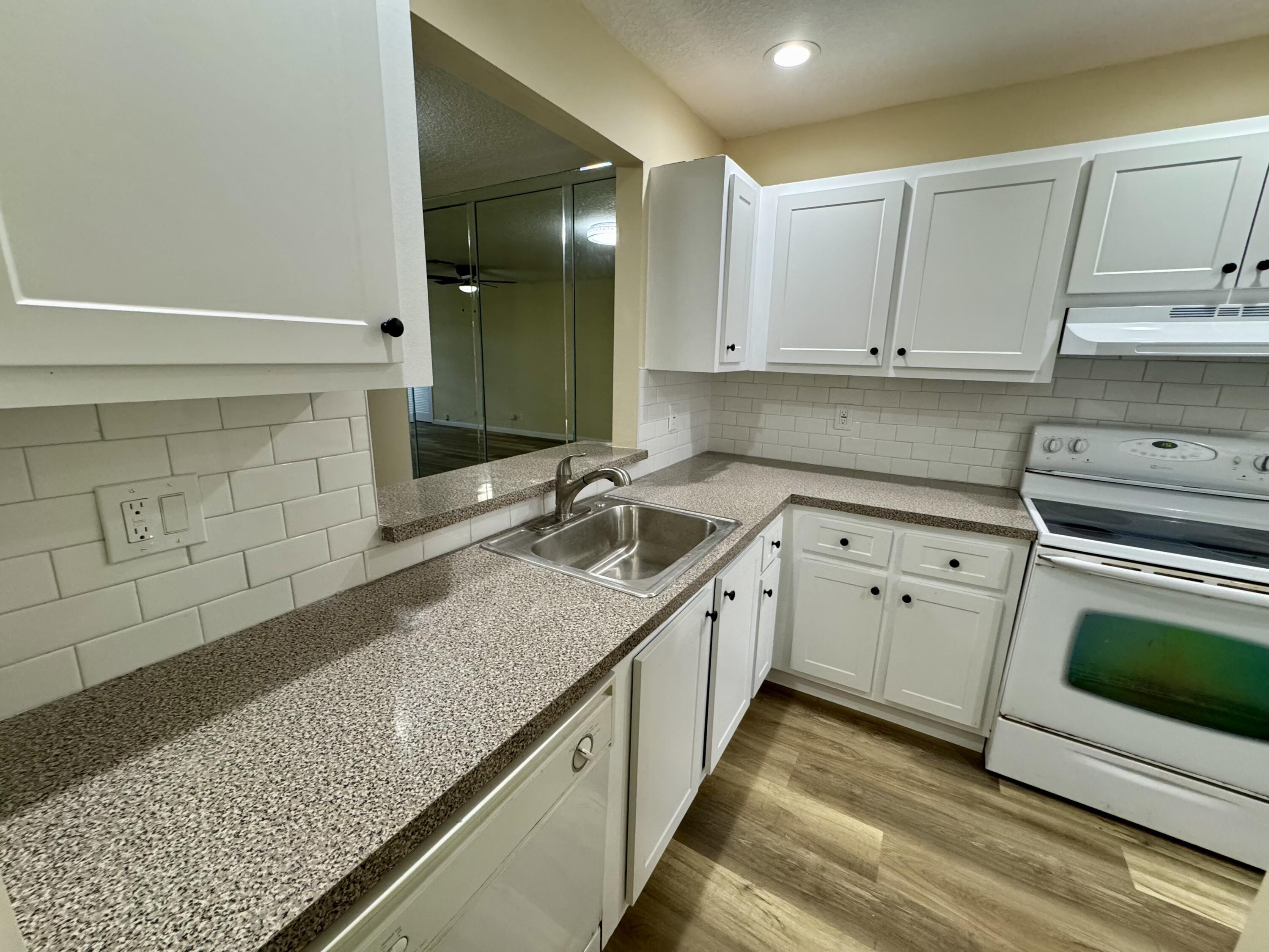 13751 Via Aurora Via Aurora A, Delray Beach, FL 33484, Delray Beach - Photo 2