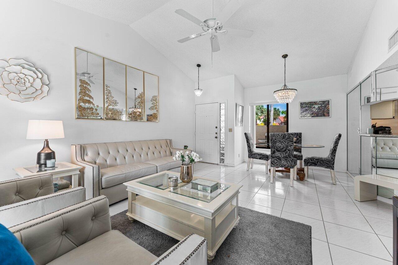 10 Via De Casas Sur 104, Boynton Beach, FL 33426, Boynton Beach - Photo 3