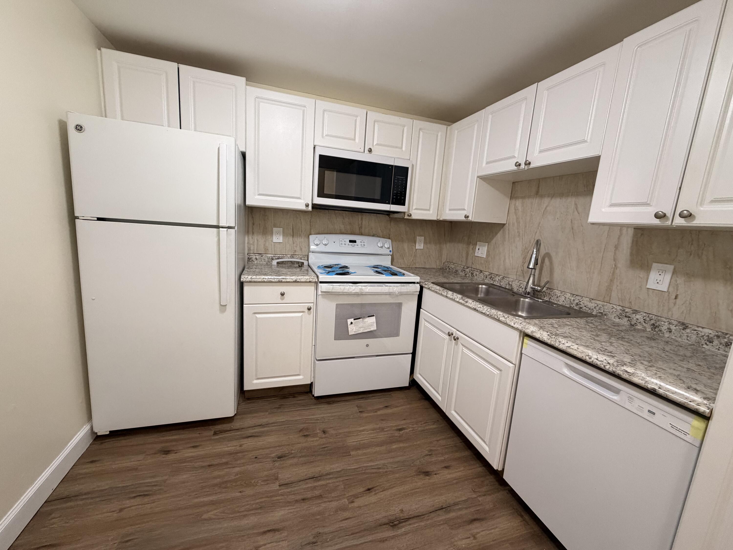 1505 Crescent Circle B21, Lake Park, FL 33403, Lake Park