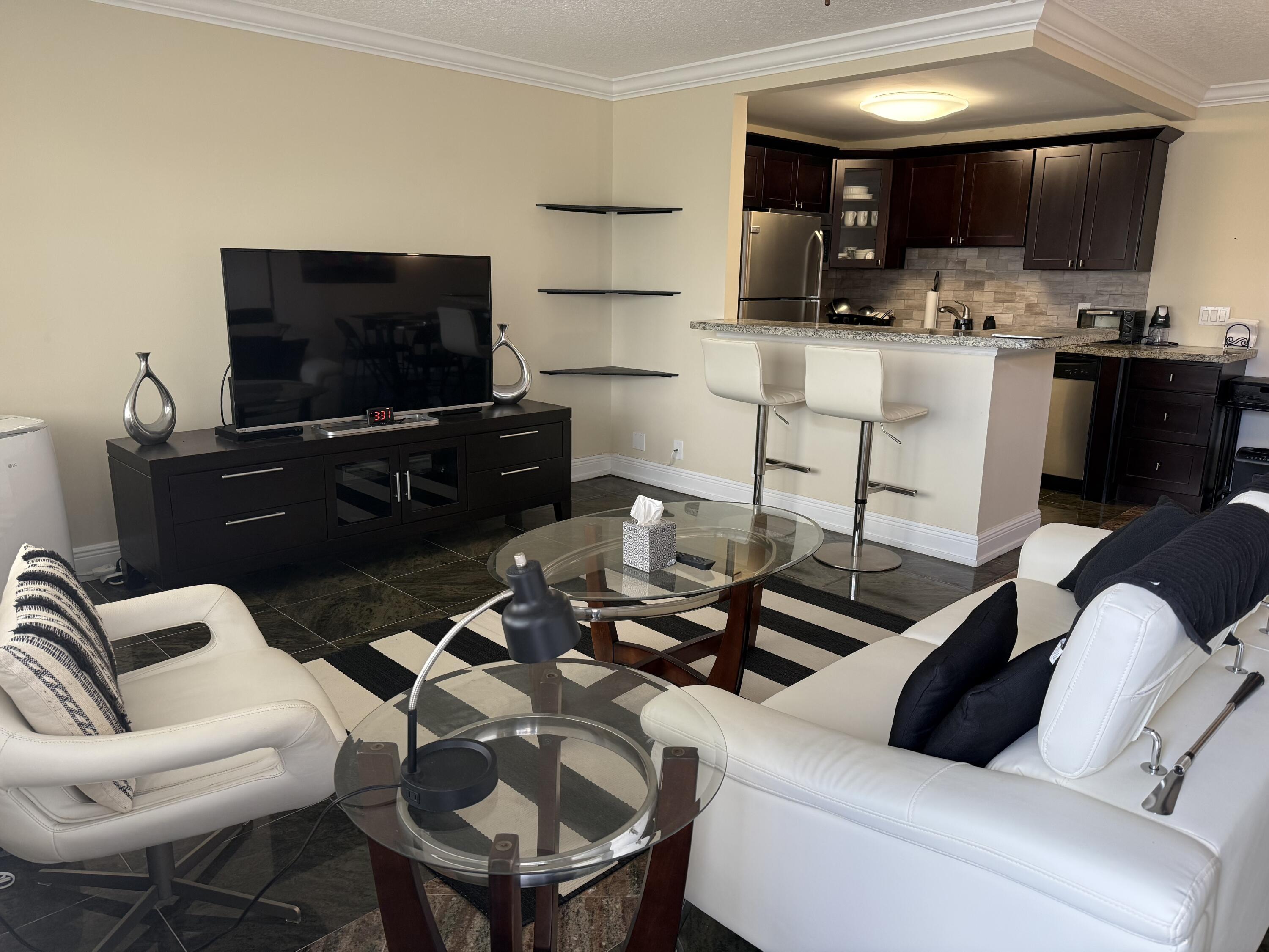 2123 Cambridge F, Deerfield Beach, FL 33442, Deerfield Beach - Photo 4