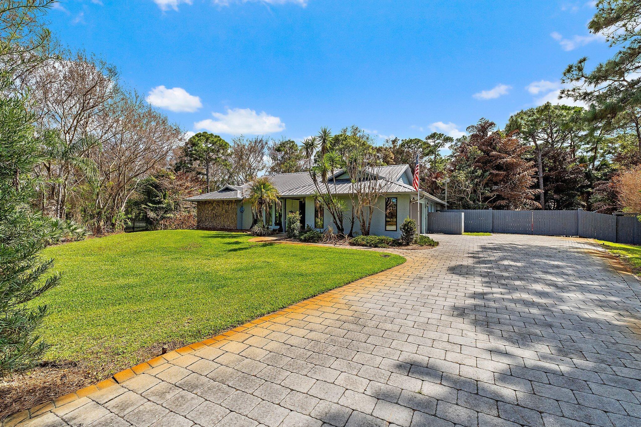 1880 SW Belgrave Terrace, Stuart, FL 34997, Stuart - Photo 5