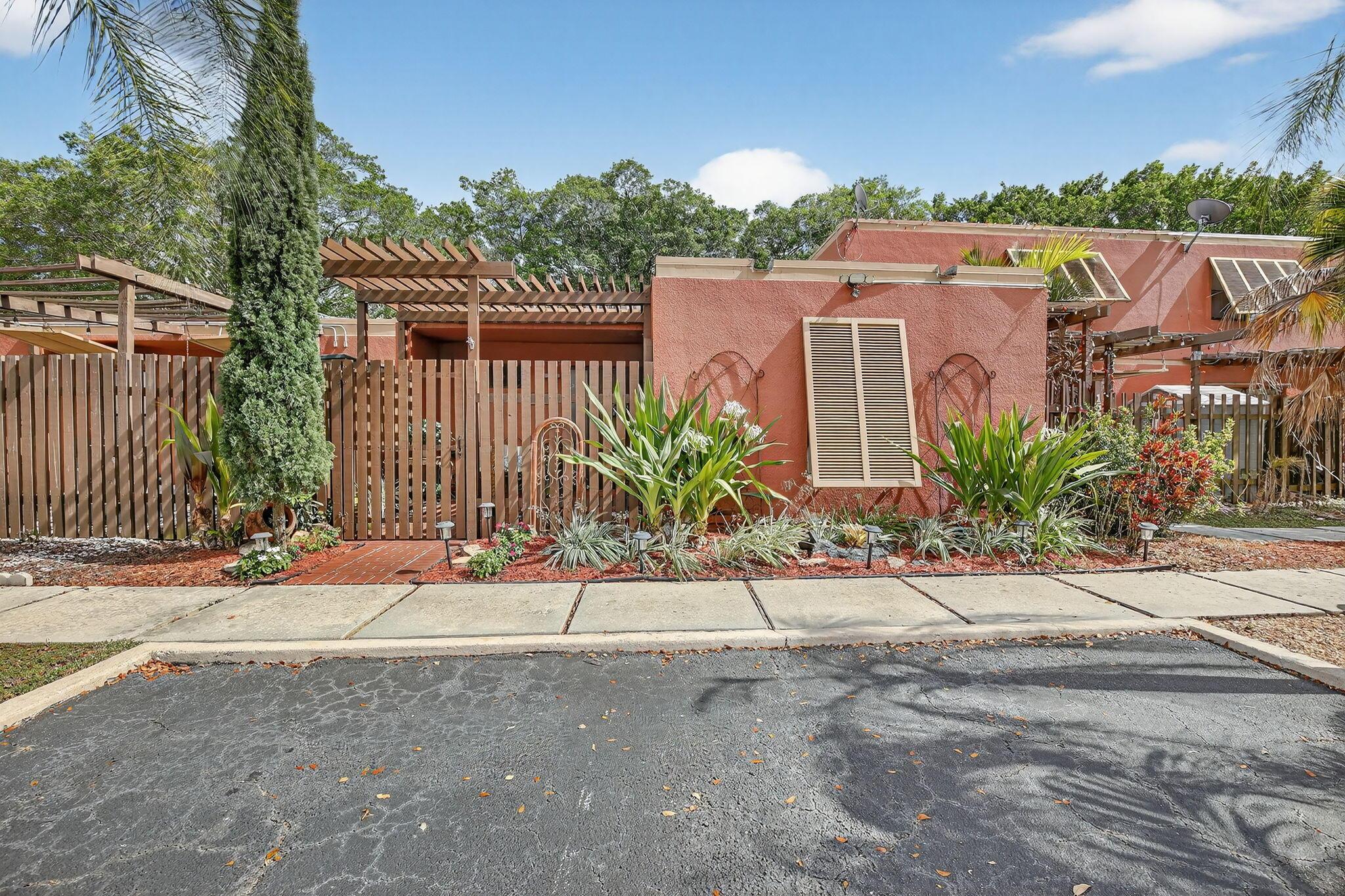 1533 Fairway Road, Pembroke Pines, FL 33026, Pembroke Pines