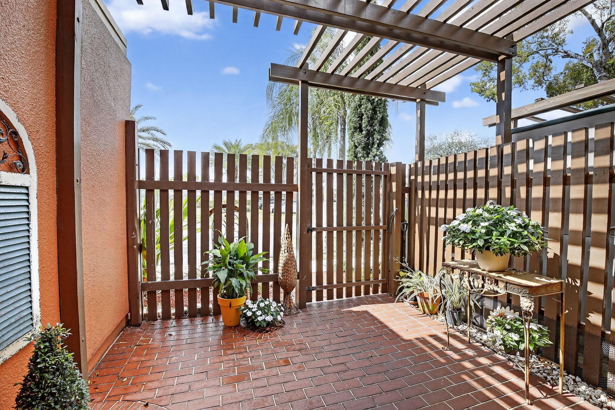 1533 Fairway Road, Pembroke Pines, FL 33026, Pembroke Pines - Photo 3