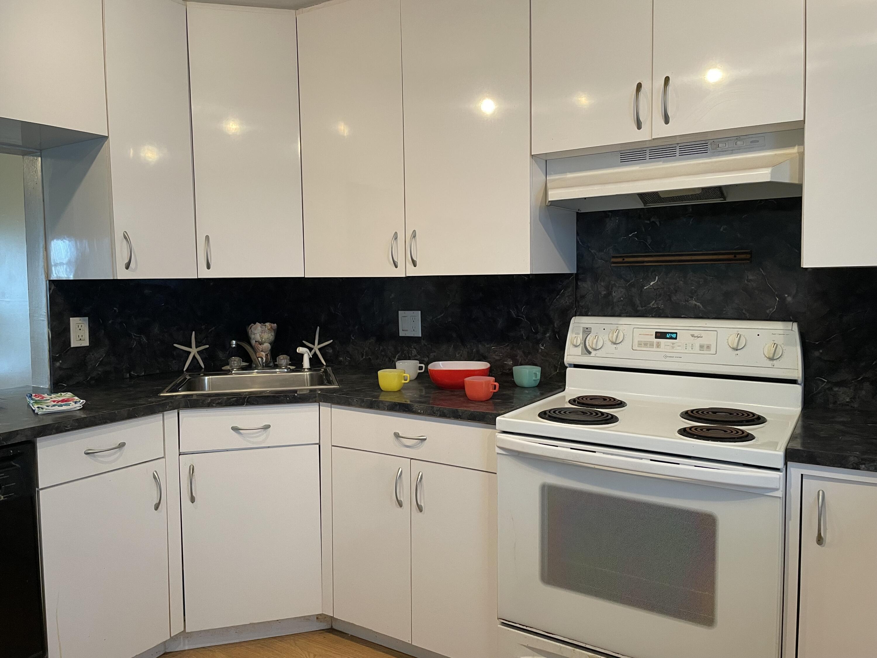 4629 Poinciana Street Apt 409, Lauderdale-By-The-Sea, FL 33308, Lauderdale-By-The-Sea - Photo 4