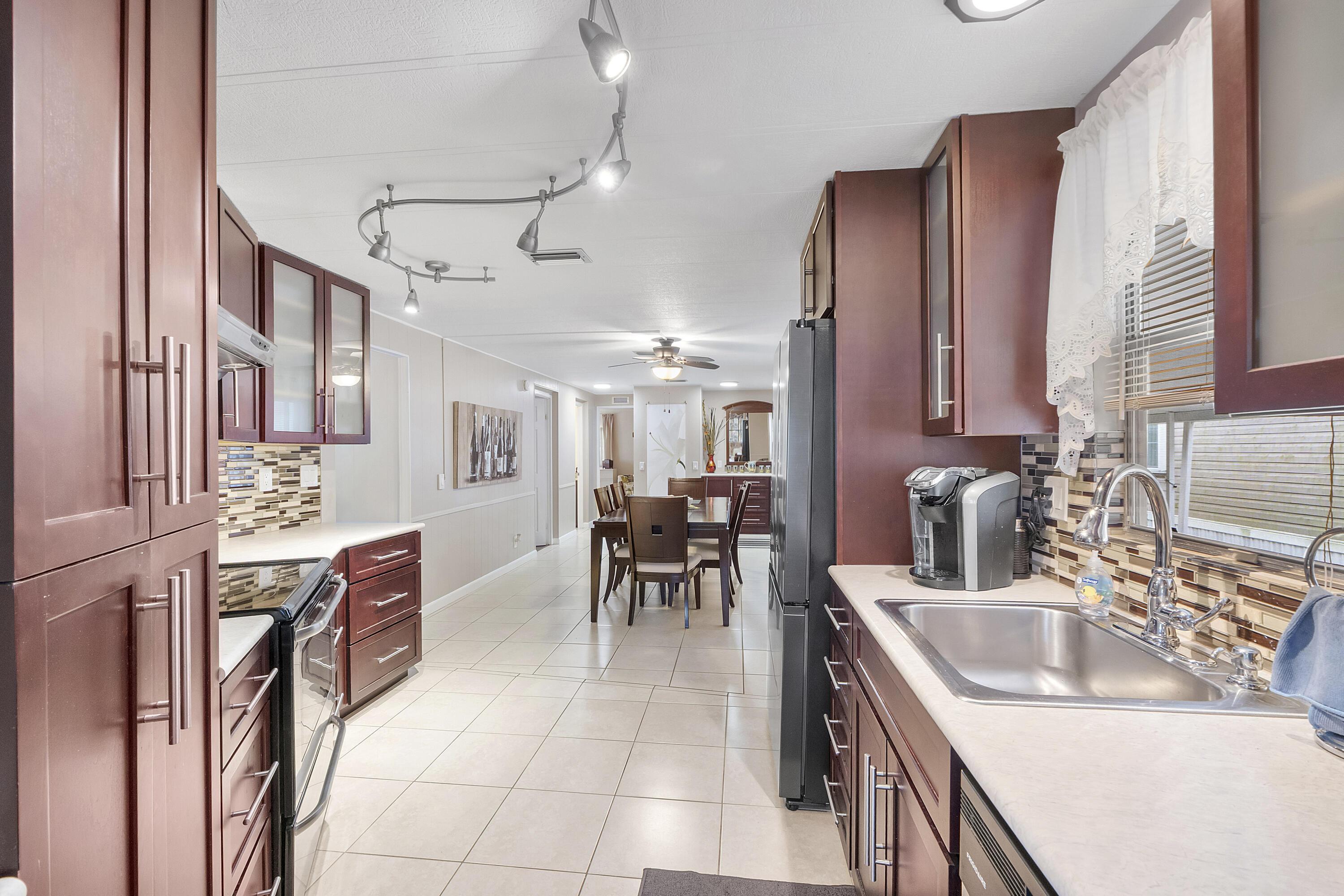5490 SW 32nd Terrace, Fort Lauderdale, FL 33312, Fort Lauderdale - Photo 3