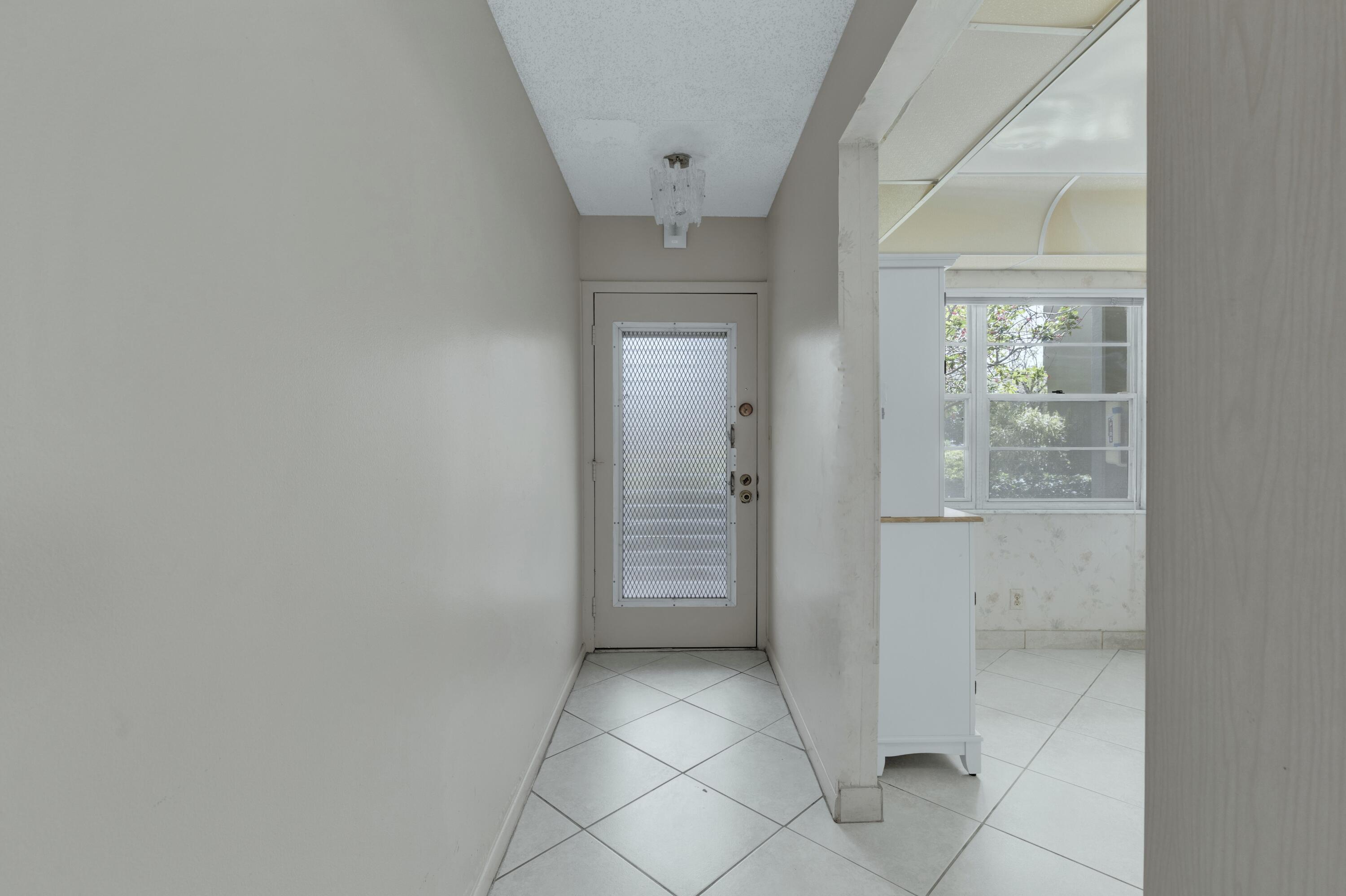 2502 Antigua Terrace G1, Coconut Creek, FL 33066, Coconut Creek - Photo 5