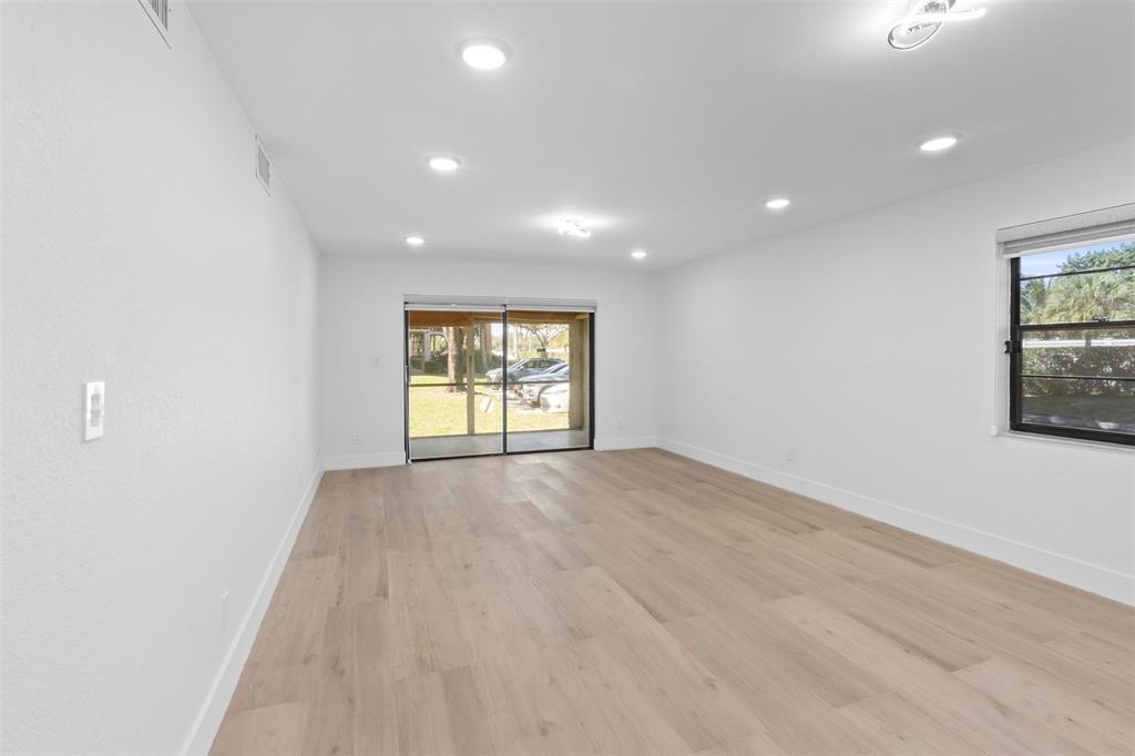 6085 N Sabal Palm Boulevard 109, Tamarac, FL 33319, Tamarac - Photo 5