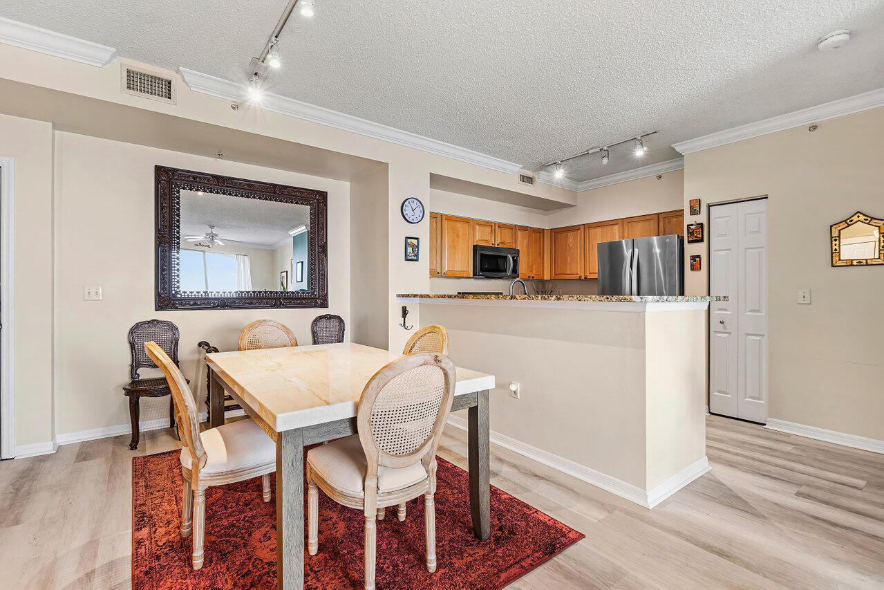 616 Clearwater Park Road 1206, West Palm Beach, FL 33401, West Palm Beach - Photo 4