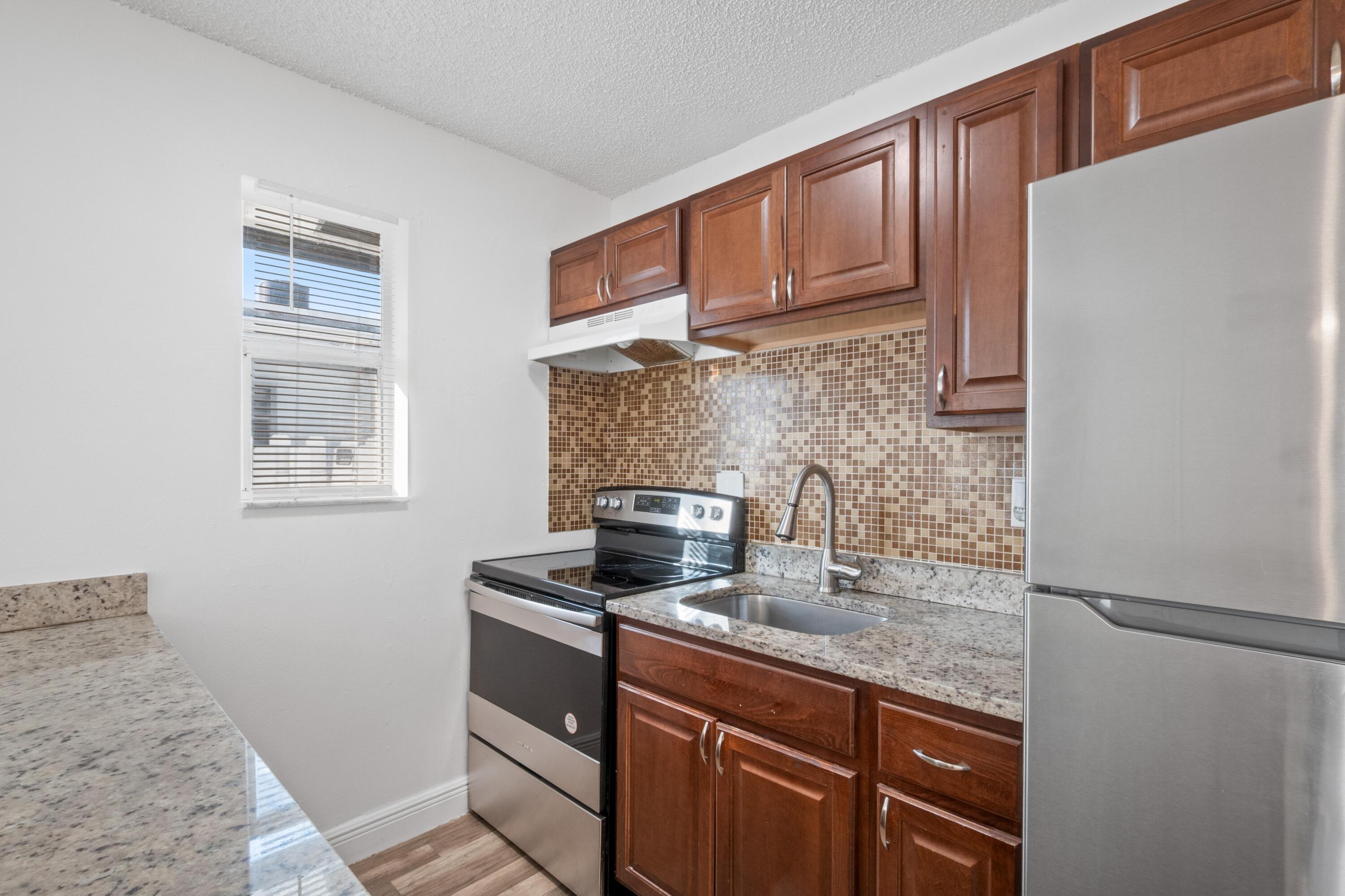 818 NE 14th Place 2, Fort Lauderdale, FL 33304, Fort Lauderdale - Photo 4