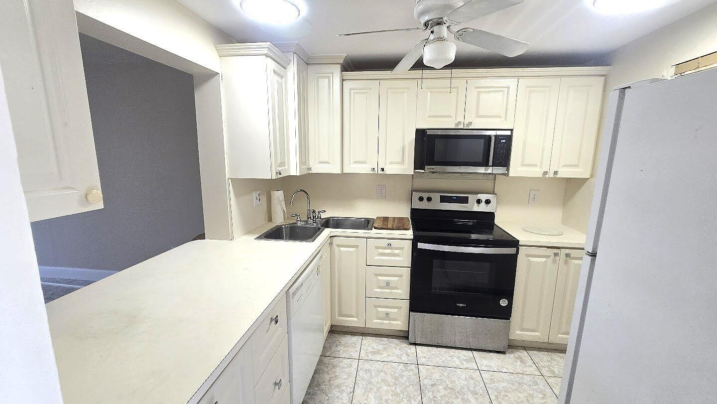 2800 NW 56th Avenue NW C303, Lauderhill, FL 33313, Lauderhill - Photo 2