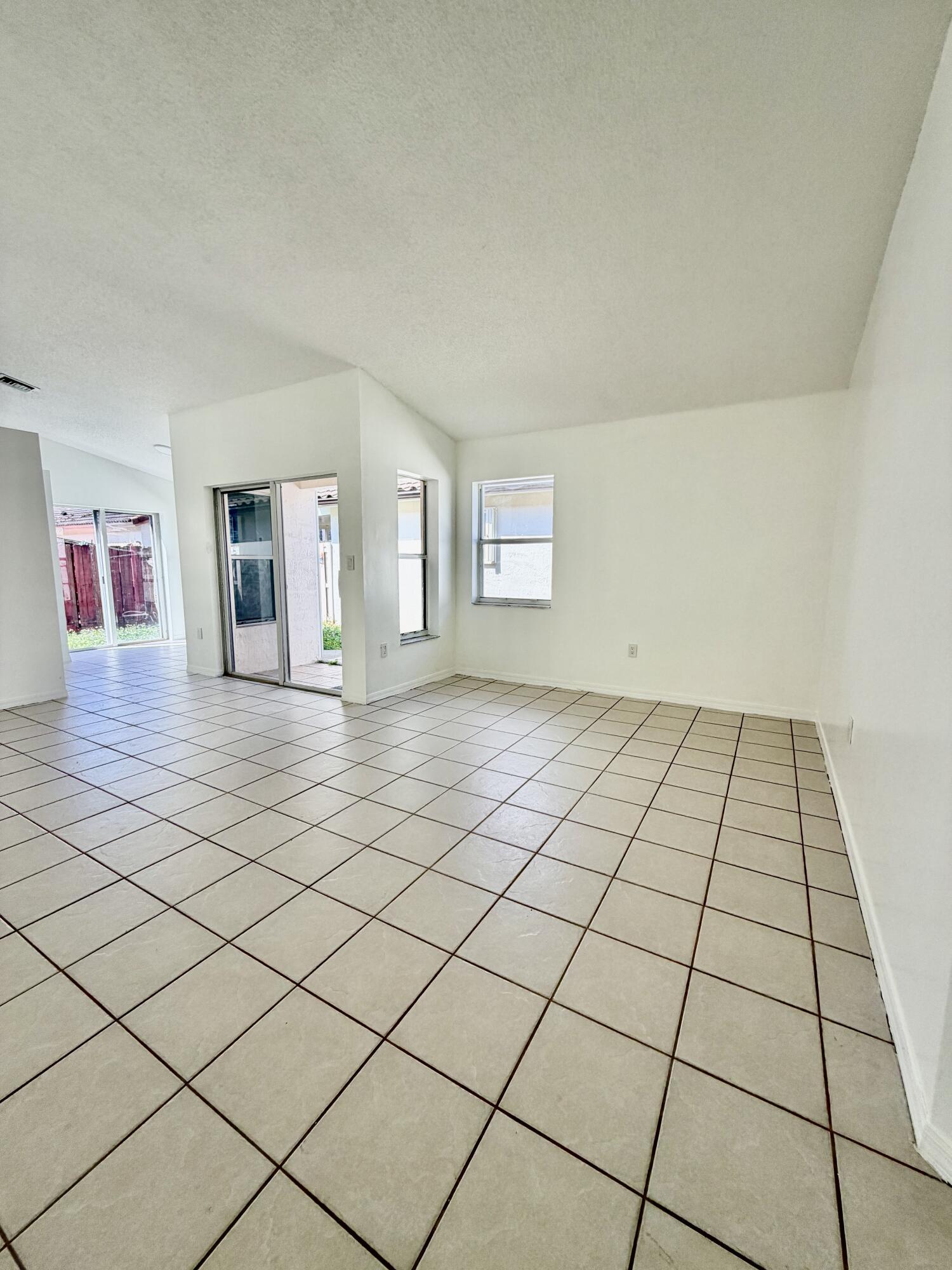 14142 SW 149th Court, Miami, FL 33196, Miami - Photo 5