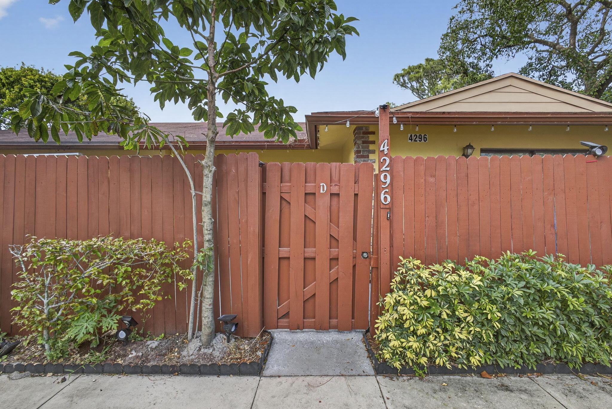 4296 Woodstock Drive D, West Palm Beach, FL 33409, West Palm Beach - Photo 2