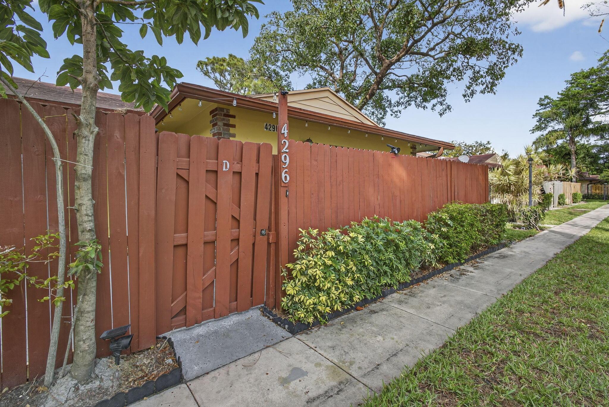 4296 Woodstock Drive D, West Palm Beach, FL 33409, West Palm Beach - Photo 4