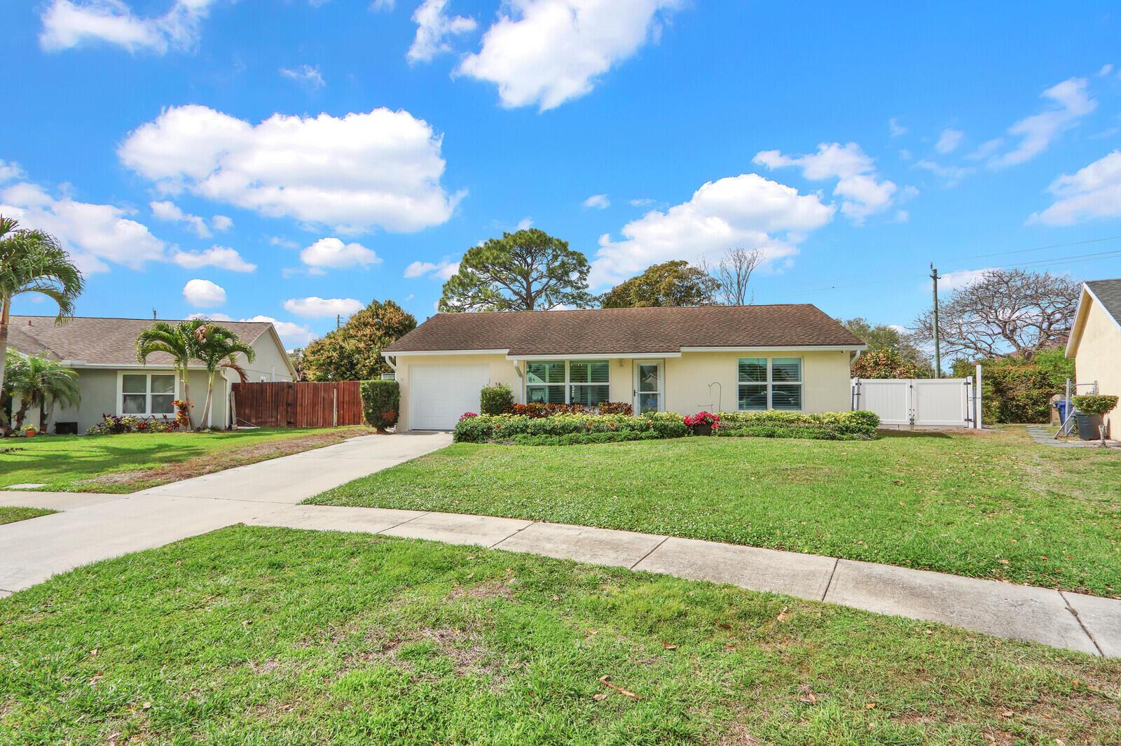 129 Village Circle, Jupiter, FL 33458, Jupiter - Photo 2