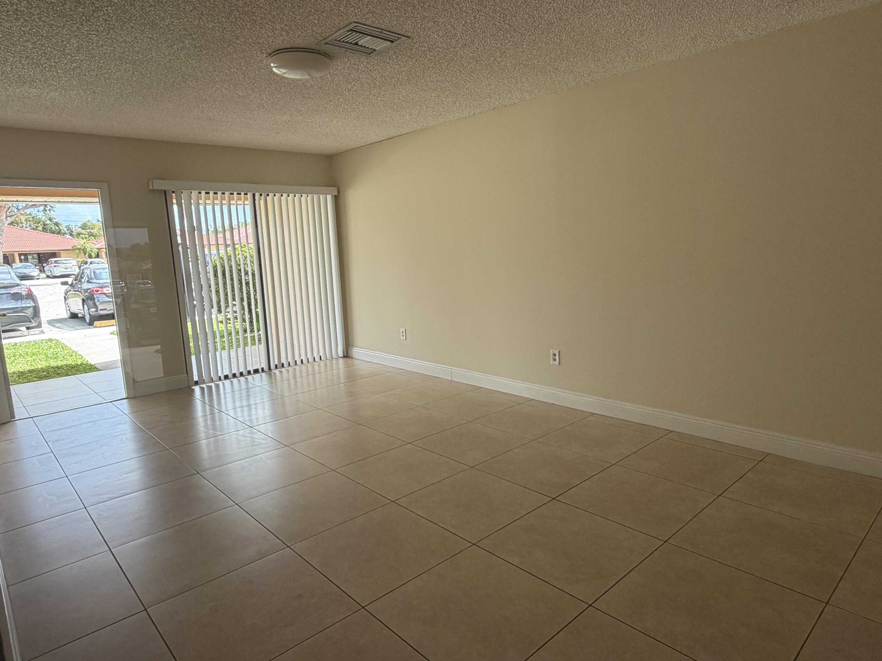 5981 Forest Hill Boulevard 2, West Palm Beach, FL 33415, West Palm Beach - Photo 4