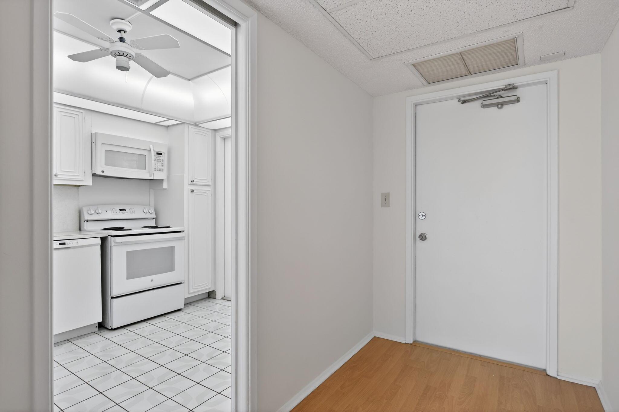 2651 S Palm Aire Drive 302, Pompano Beach, FL 33069, Pompano Beach - Photo 2