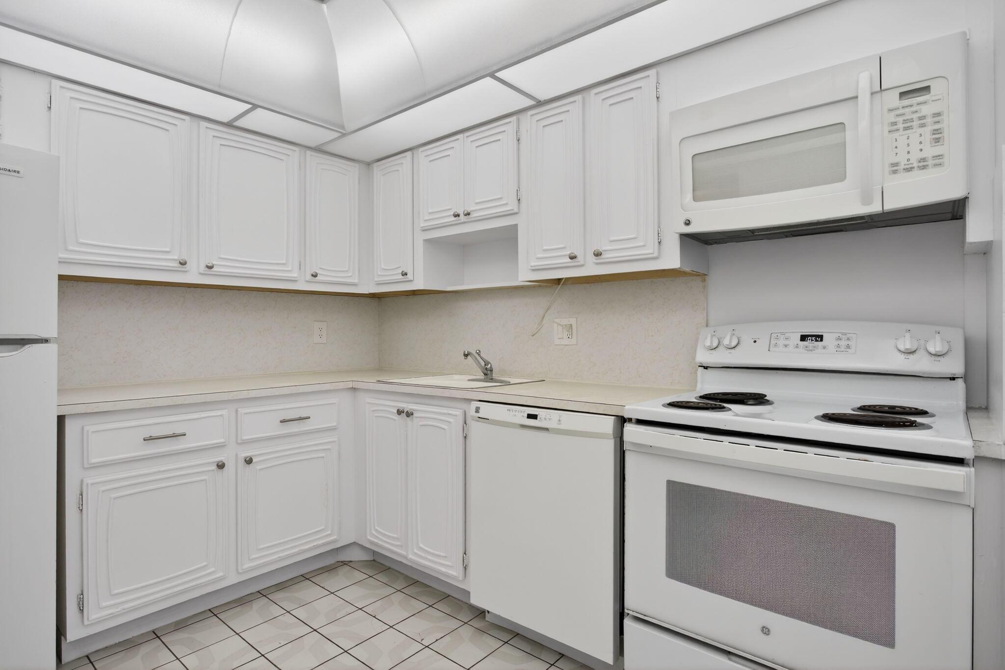 2651 S Palm Aire Drive 302, Pompano Beach, FL 33069, Pompano Beach - Photo 4