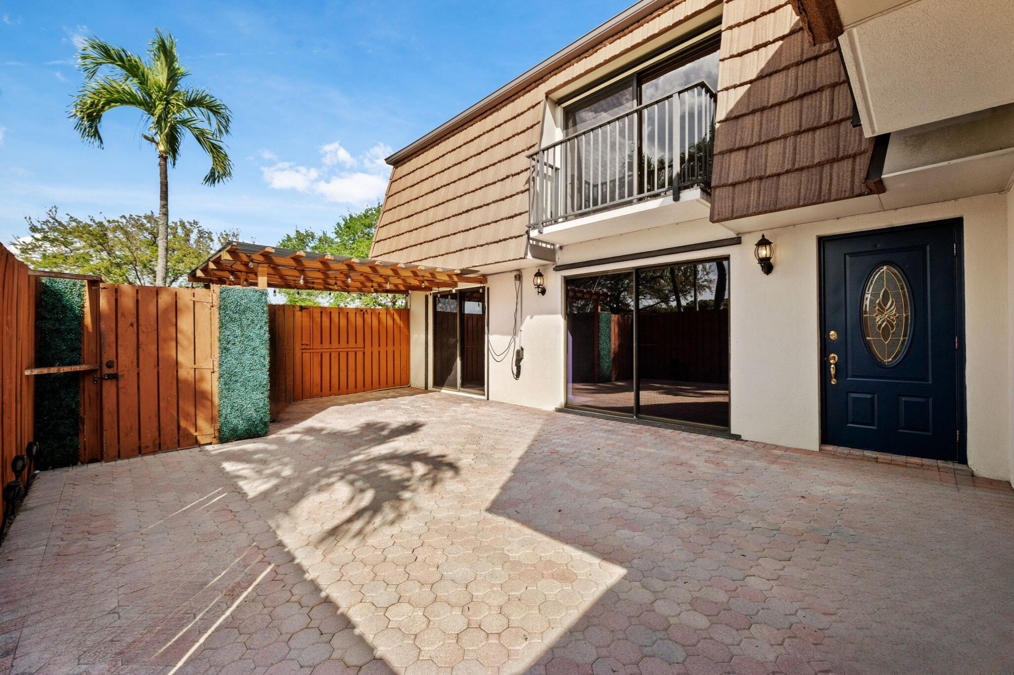 9131 SW 20th Place A, Davie, FL 33324, Davie - Photo 2