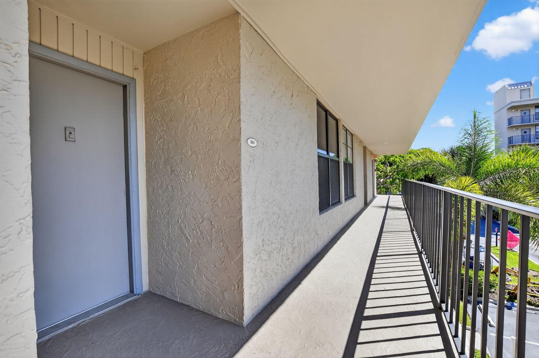 11 Royal Palm Way 3040, Boca Raton, FL 33432, Boca Raton - Photo 3