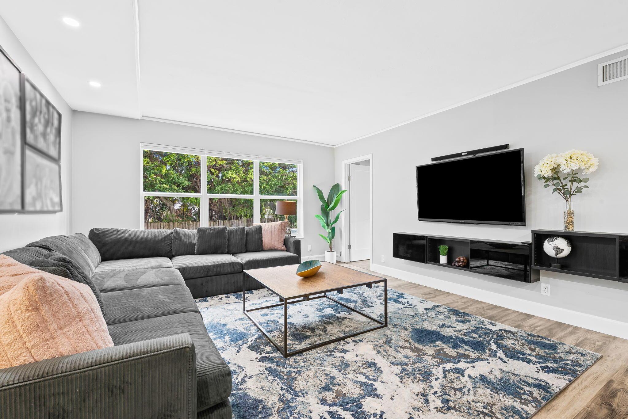 1881 Middle River Drive 206, Fort Lauderdale, FL 33305, Fort Lauderdale - Photo 4