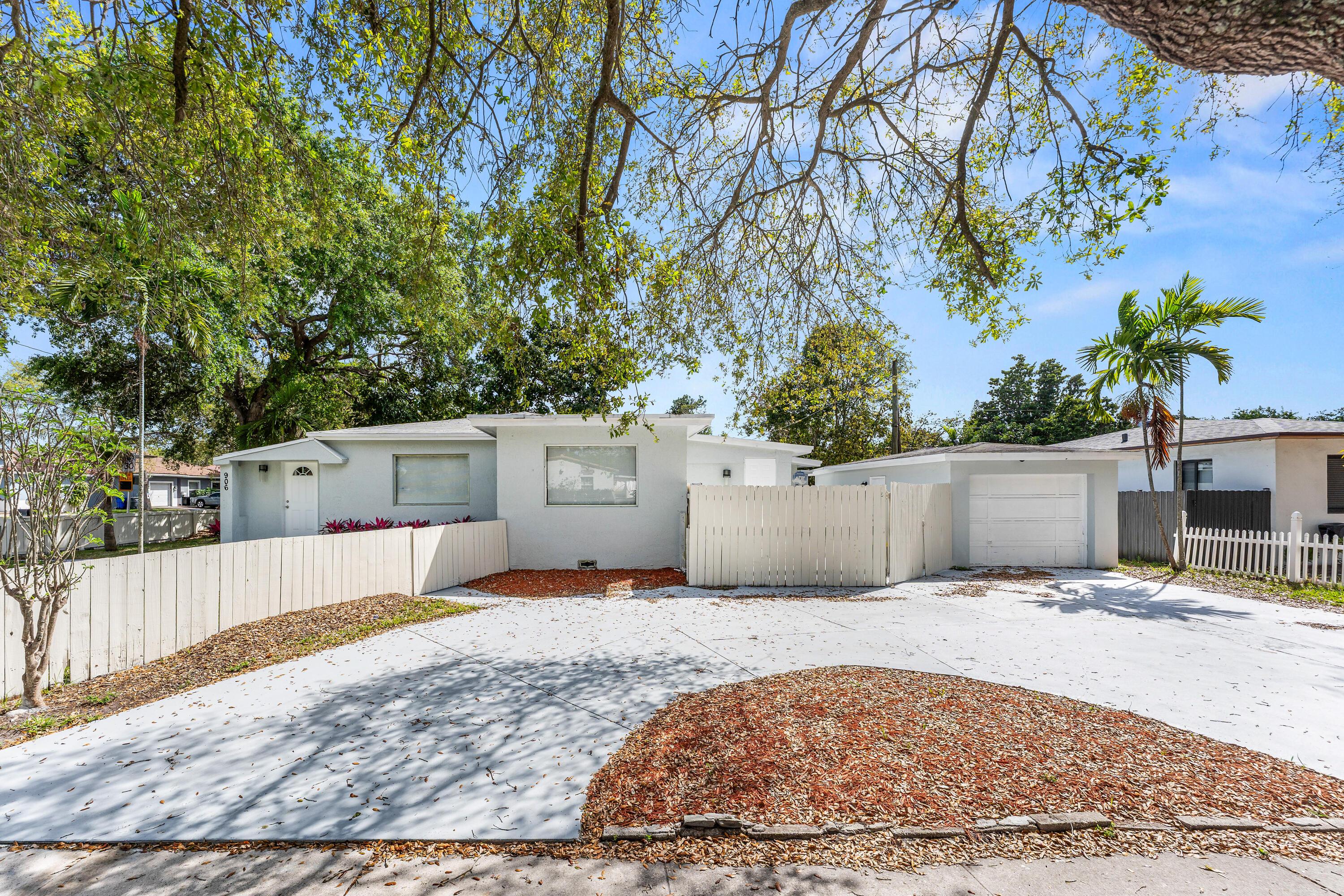 906 S 26th Avenue, Hollywood, FL 33020, Hollywood