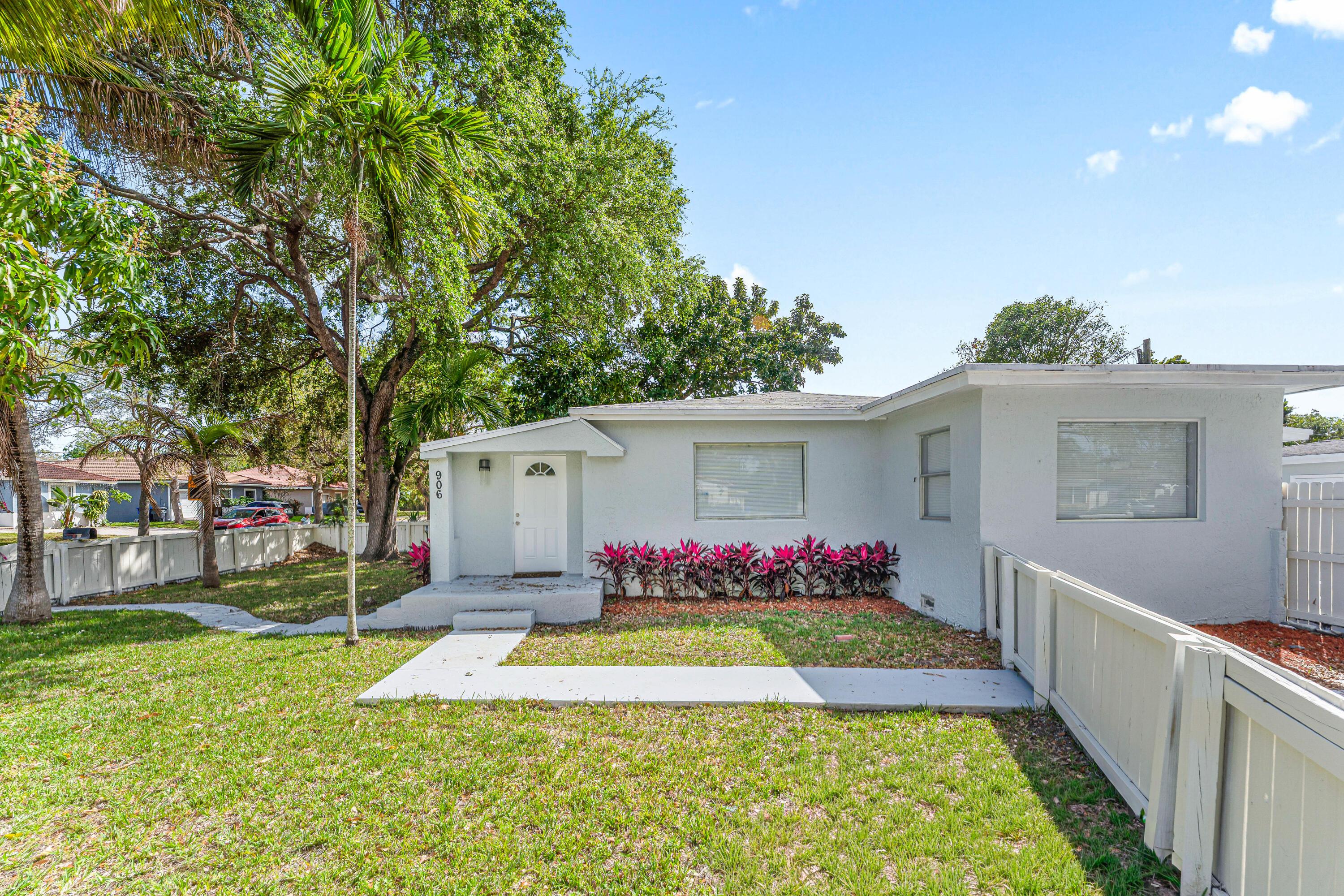 906 S 26th Avenue, Hollywood, FL 33020, Hollywood - Photo 3