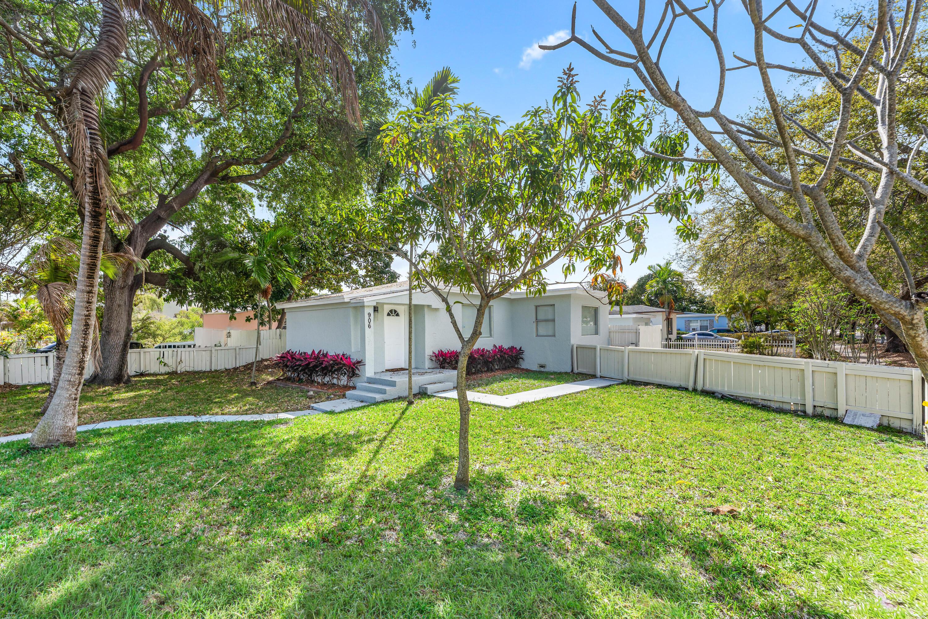 906 S 26th Avenue, Hollywood, FL 33020, Hollywood - Photo 4