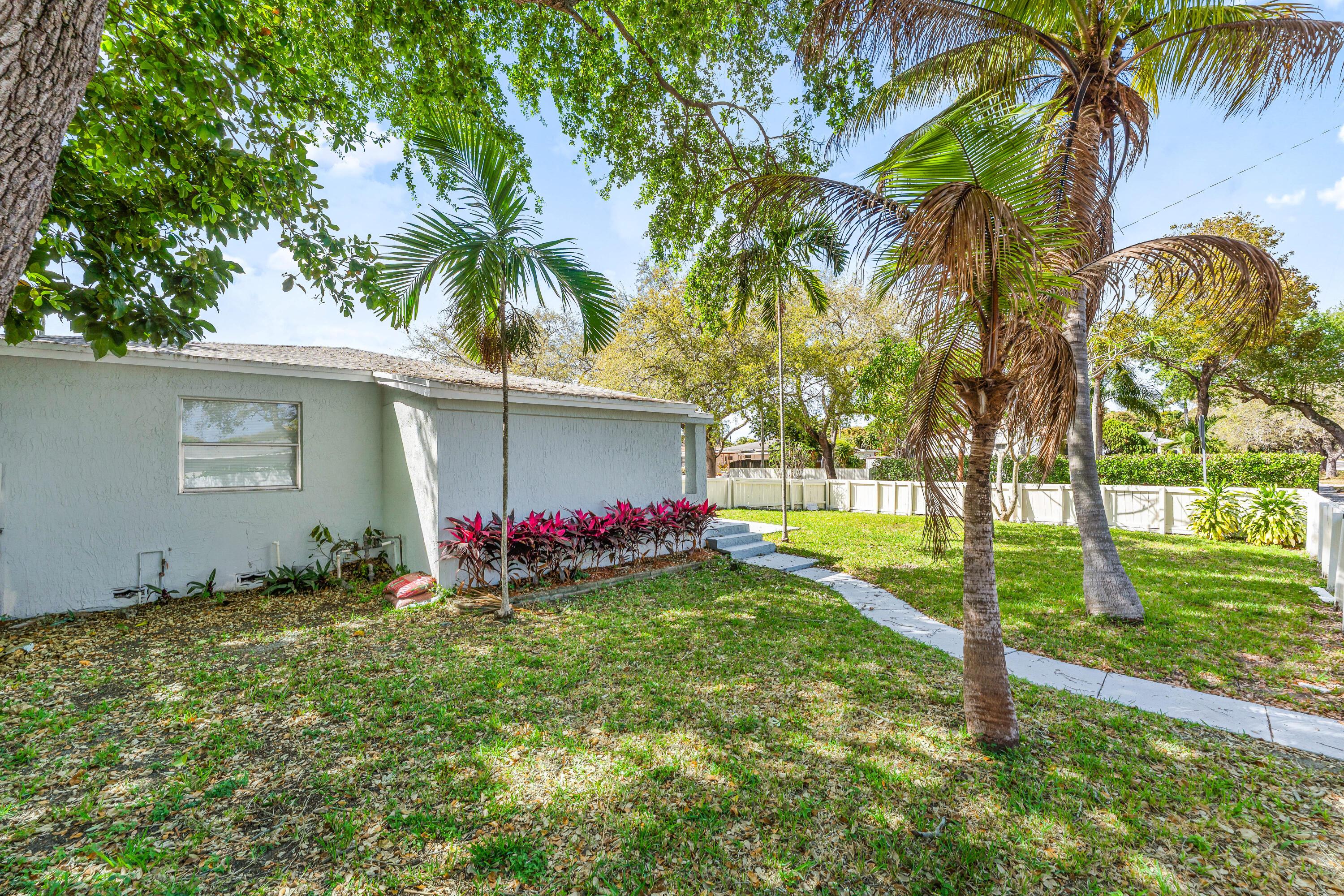 906 S 26th Avenue, Hollywood, FL 33020, Hollywood - Photo 5