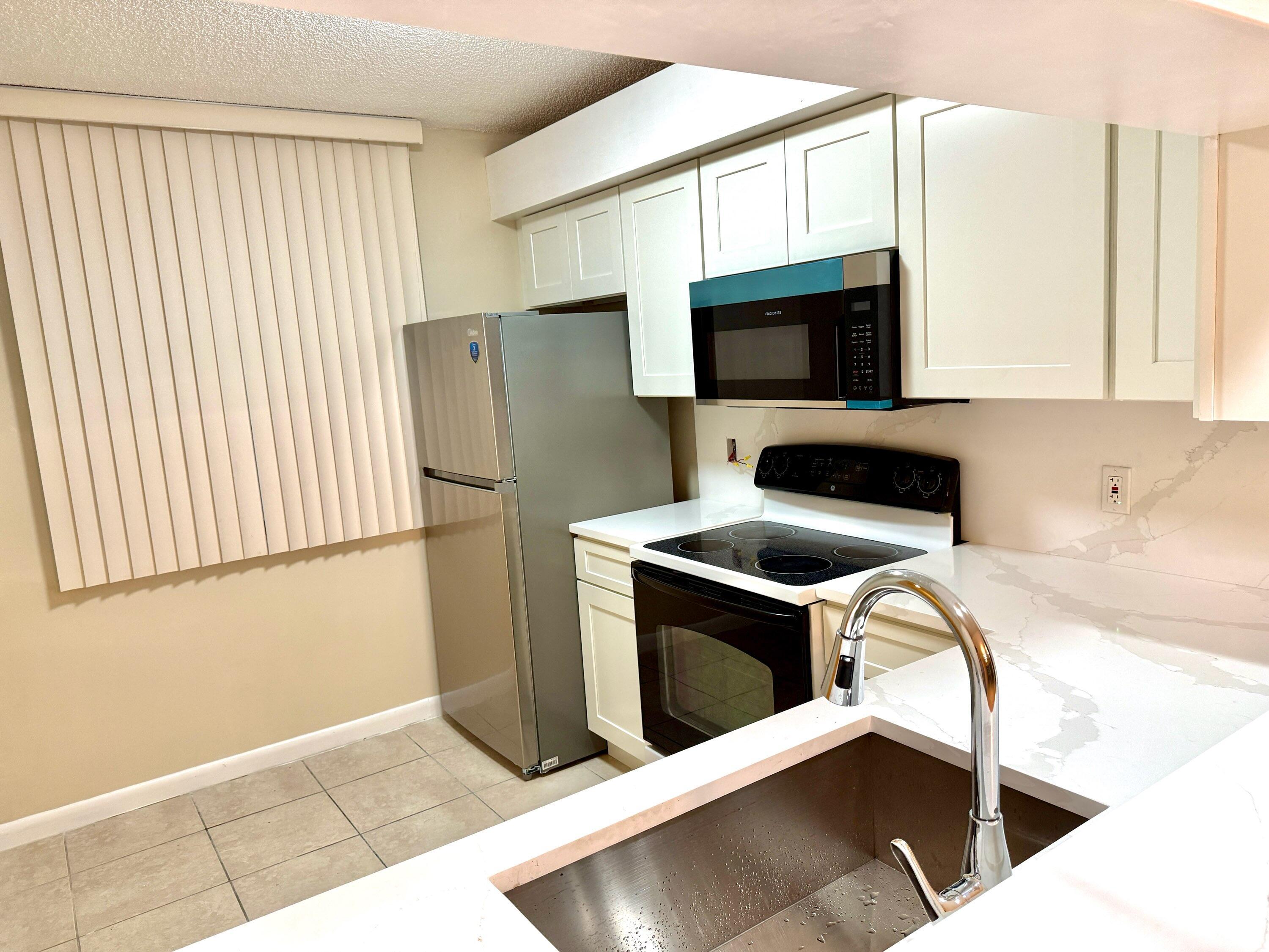 1502 Whitehall Drive 104, Davie, FL 33324, Davie - Photo 4
