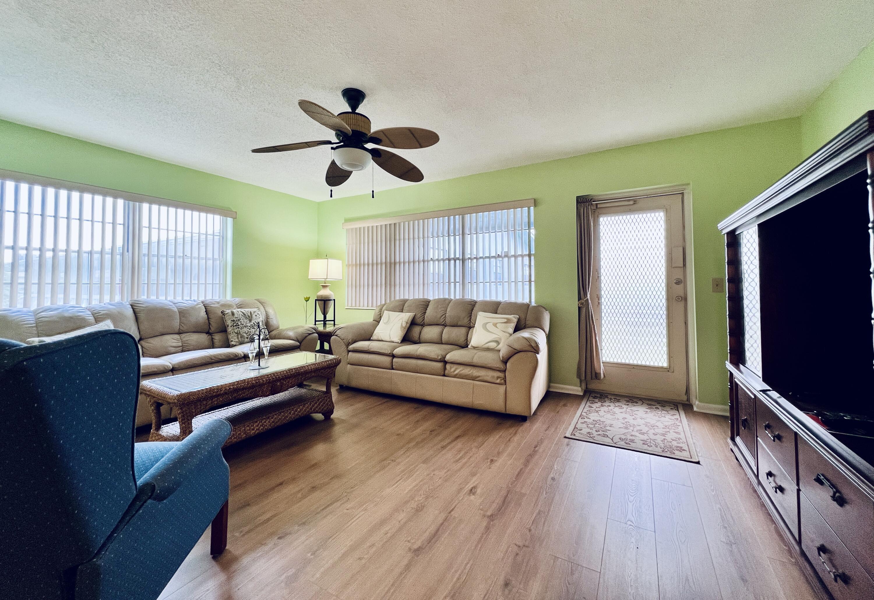 40 Dorchester B, West Palm Beach, FL 33417, West Palm Beach - Photo 4