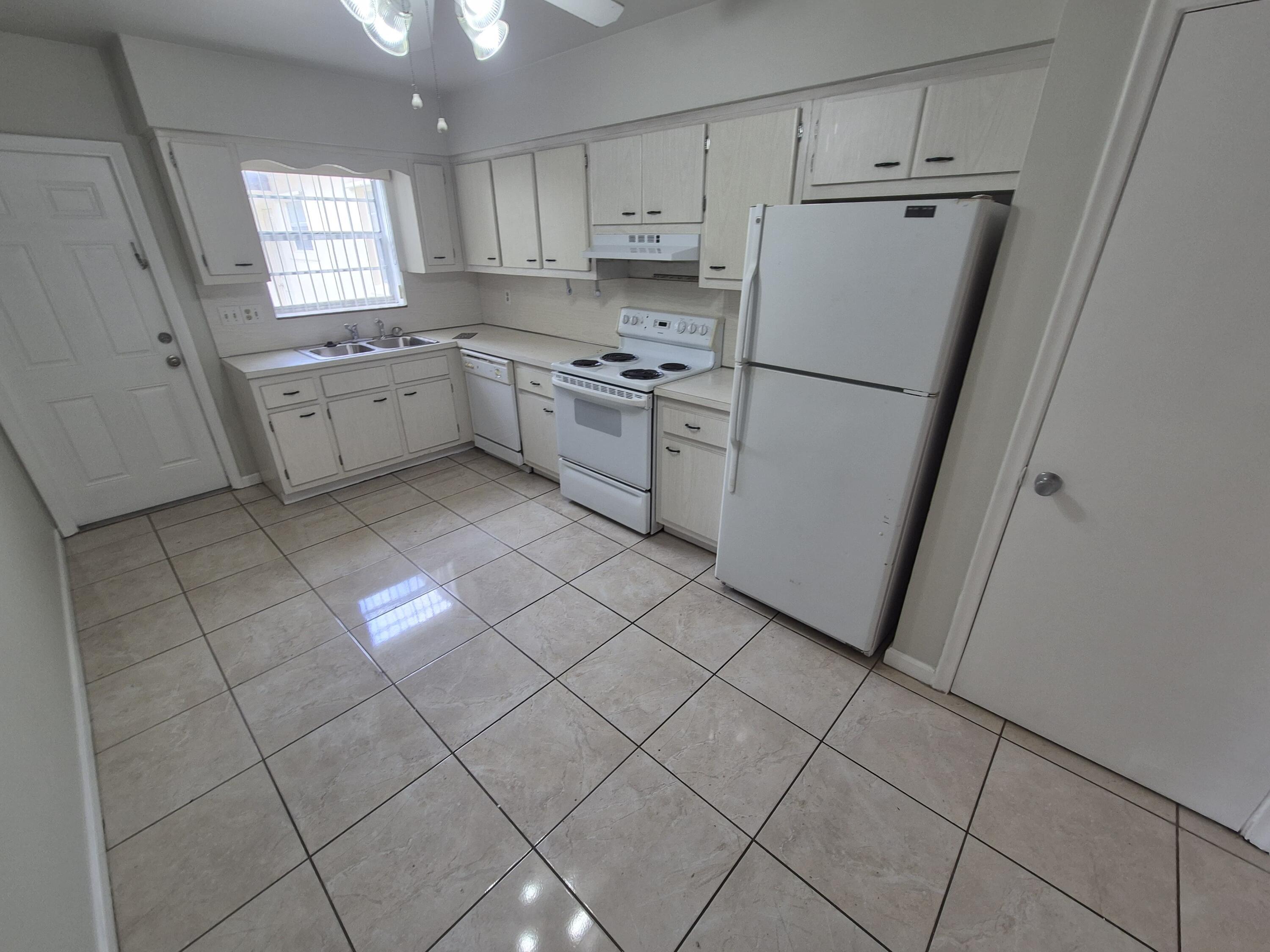3709 Tyler Street, Hollywood, FL 33021, Hollywood - Photo 2