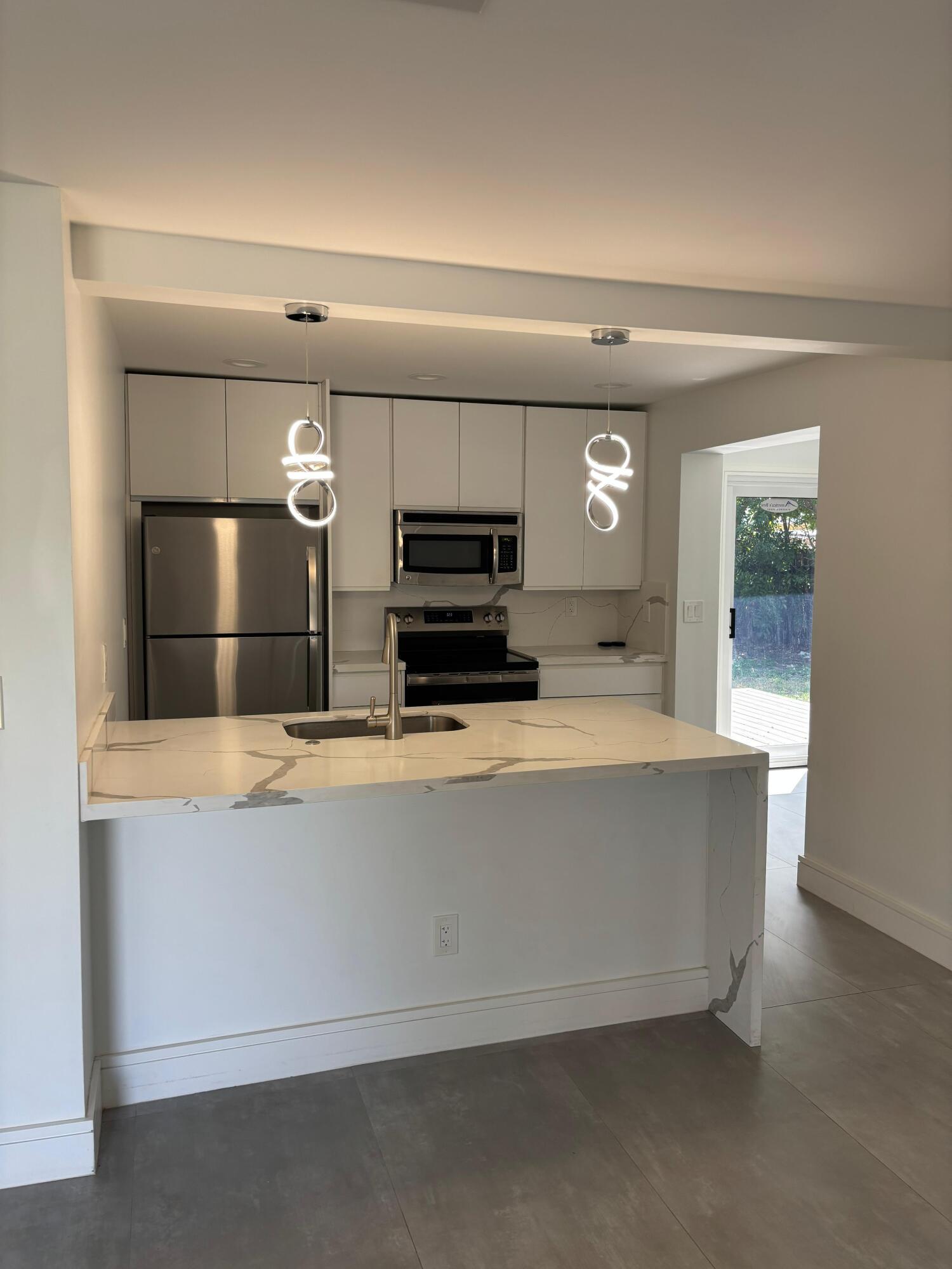 930 NE 24th Street, Pompano Beach, FL 33064, Pompano Beach - Photo 2