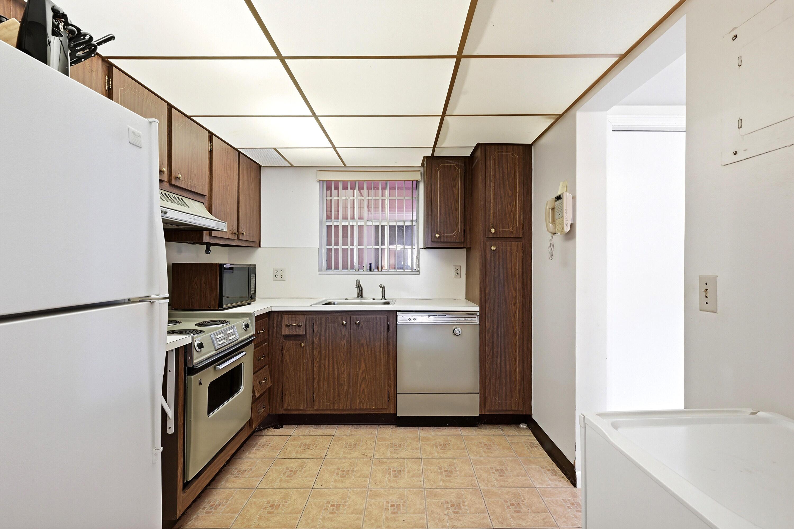 630 Tennis Club Drive Apt 204, Fort Lauderdale, FL 33311, Fort Lauderdale - Photo 5