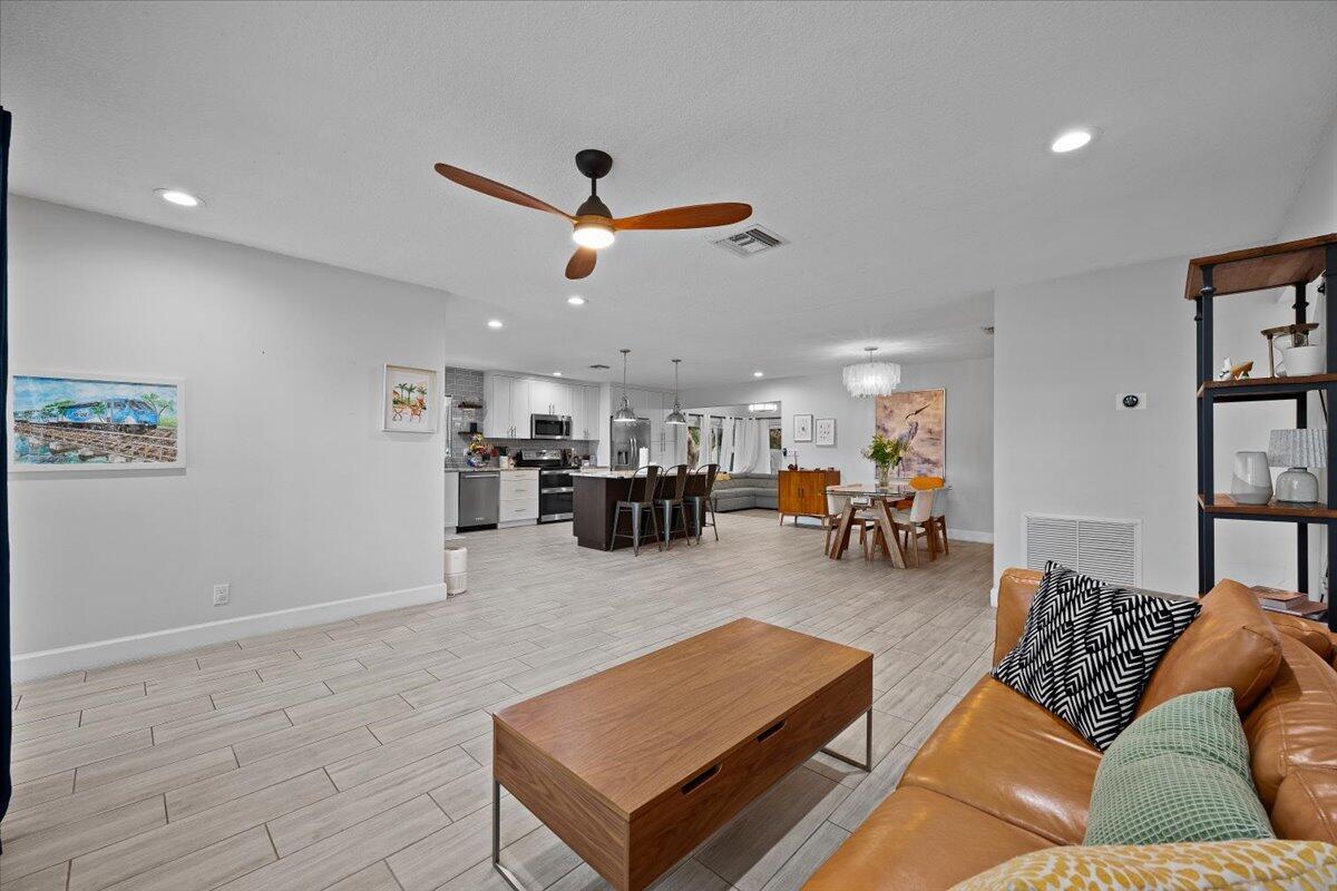 208 Sandpiper Avenue, Royal Palm Beach, FL 33411, Royal Palm Beach - Photo 4