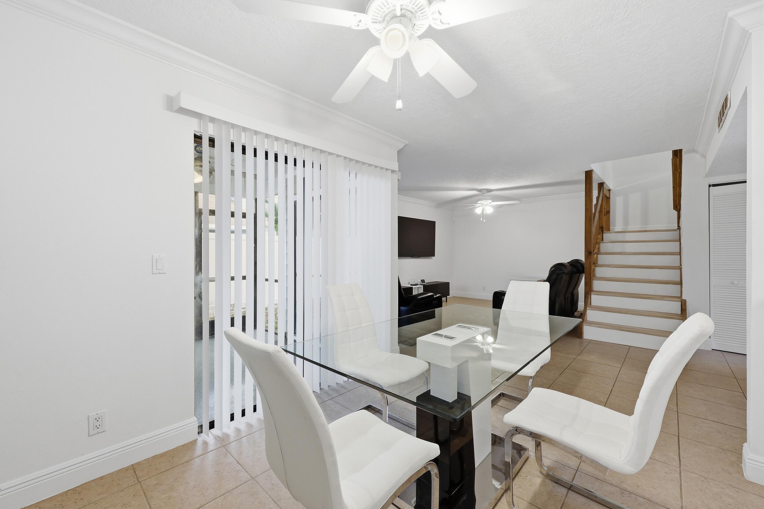 301 Lakewood Drive 8a, Jupiter, FL 33458, Jupiter - Photo 3