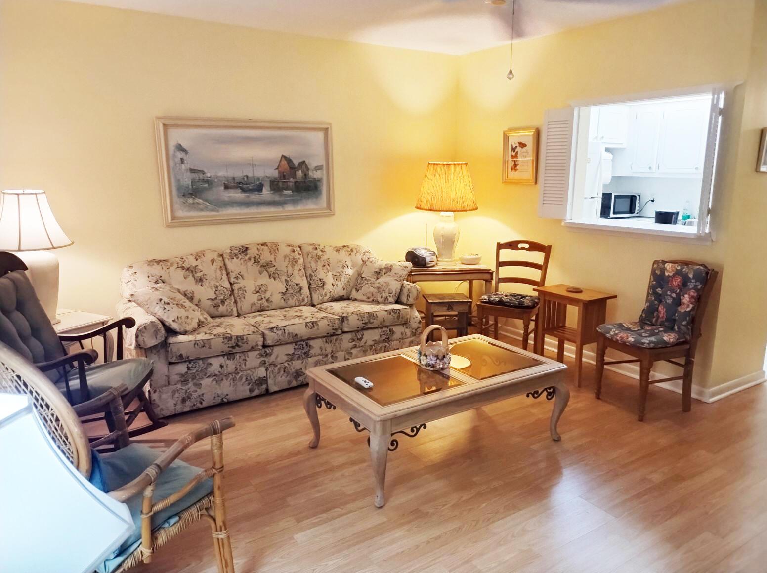 39 Harwood B, Deerfield Beach, FL 33442, Deerfield Beach - Photo 2
