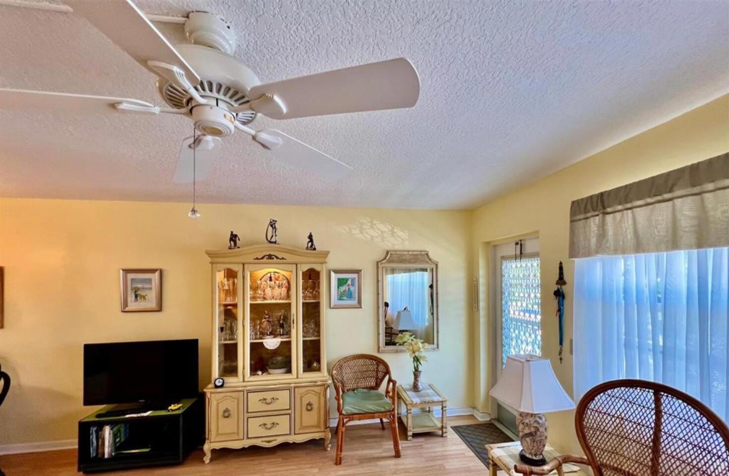39 Harwood B, Deerfield Beach, FL 33442, Deerfield Beach - Photo 4