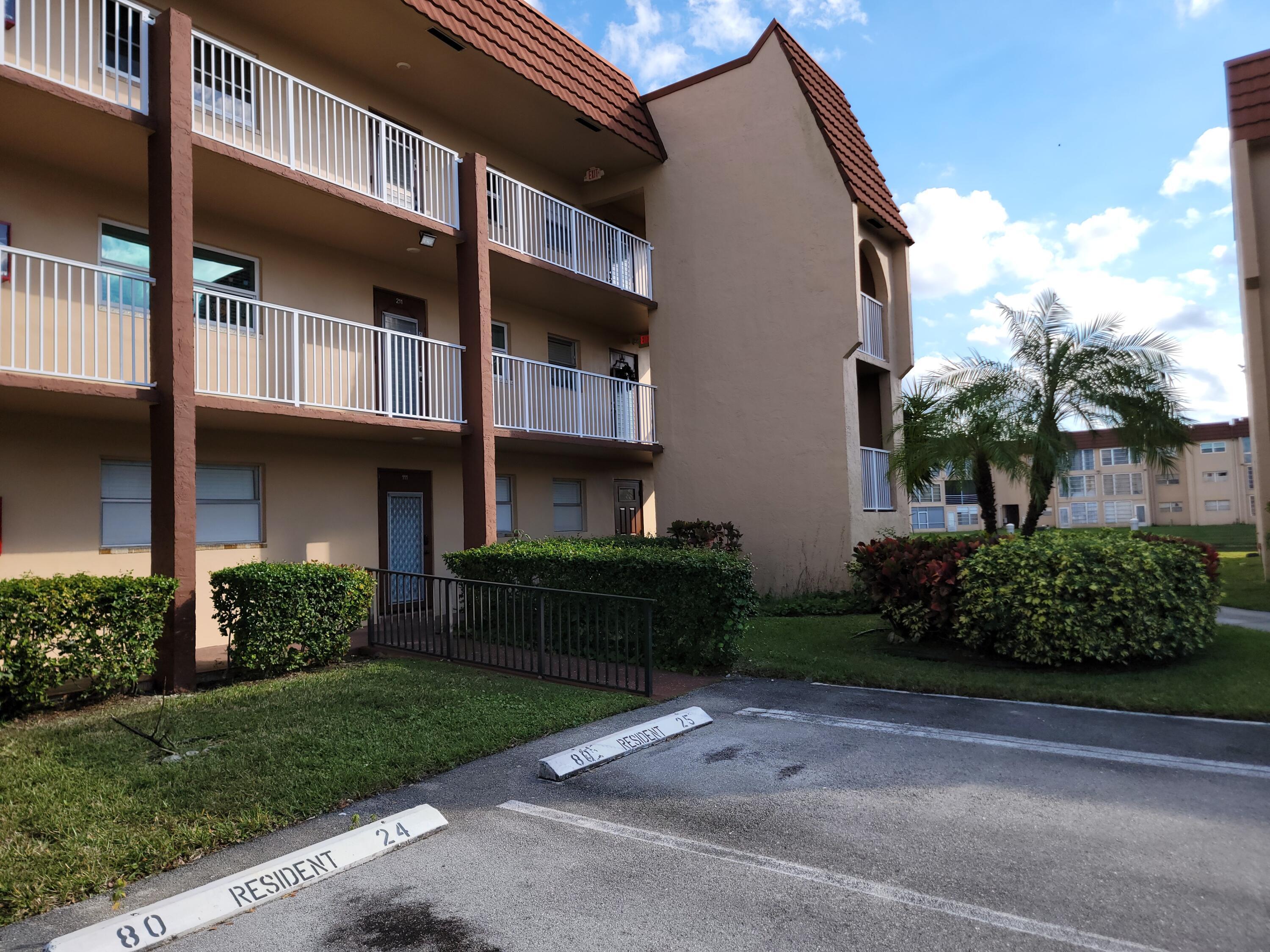 8950 Sunrise Lakes Boulevard 112, Sunrise, FL 33322, Sunrise - Photo 4