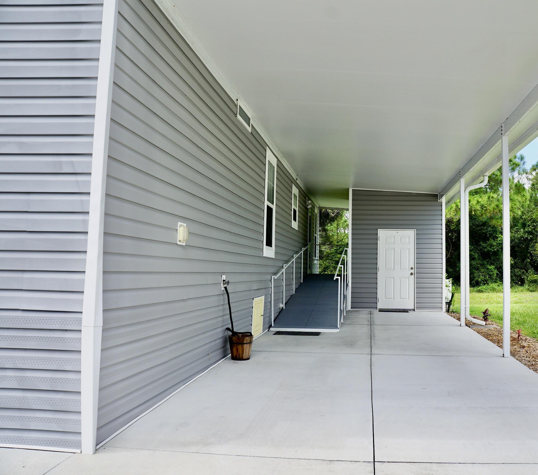 1114 Friendship Drive, Vero Beach, FL 32966, Vero Beach - Photo 3