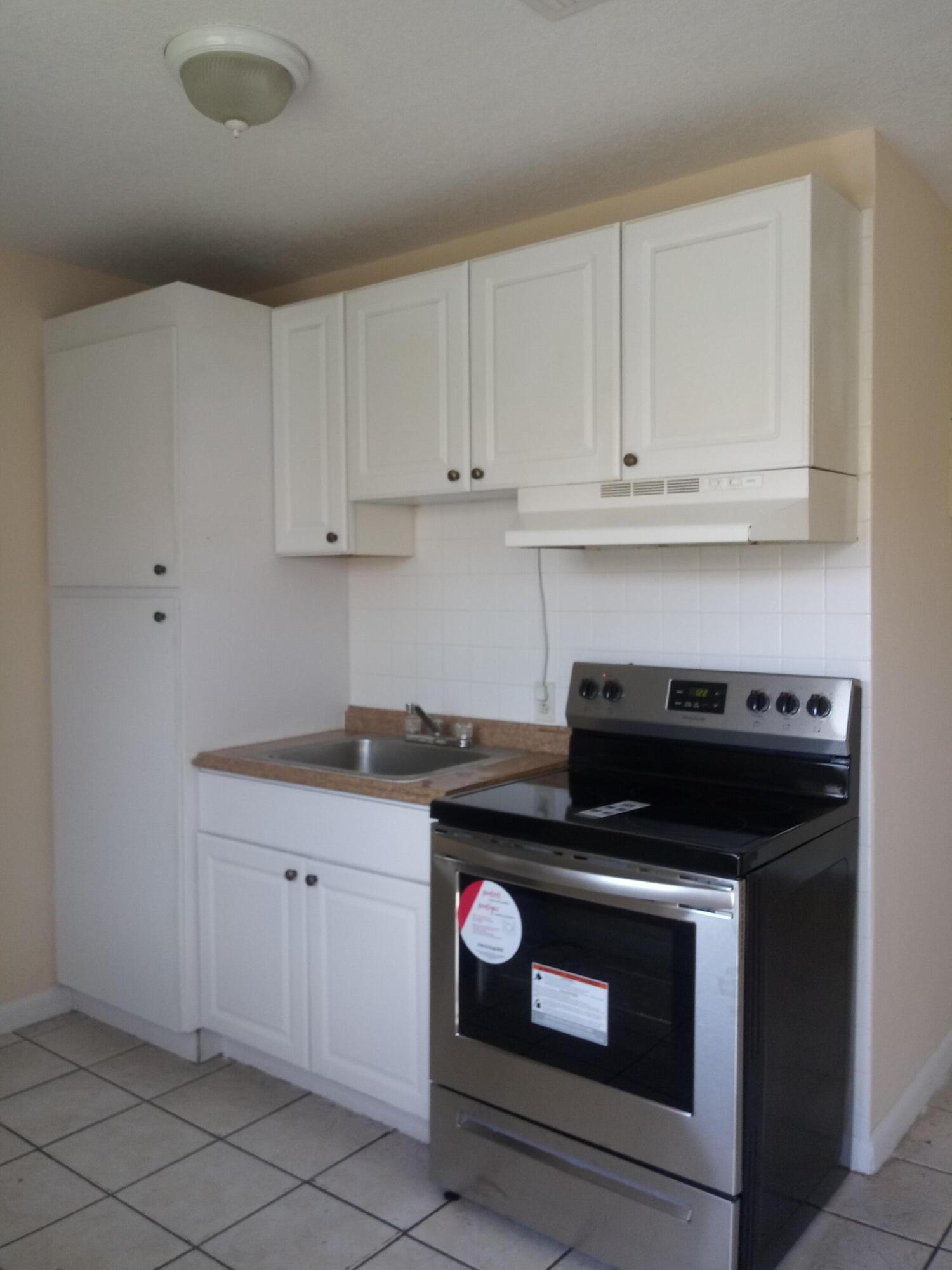 1011 NW 8th Street 3, Hallandale Beach, FL 33009, Hallandale Beach - Photo 3