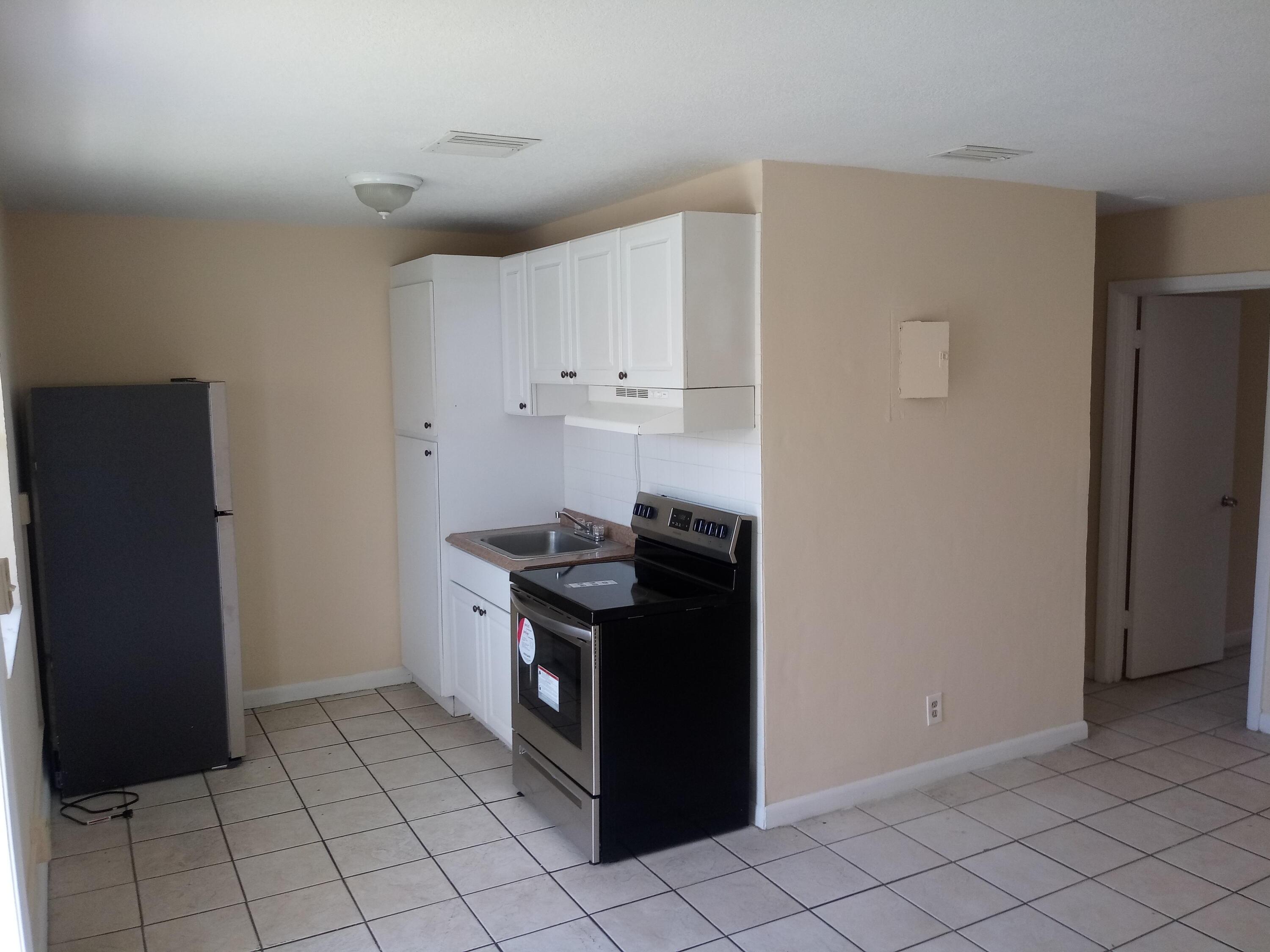 1011 NW 8th Street 3, Hallandale Beach, FL 33009, Hallandale Beach - Photo 5