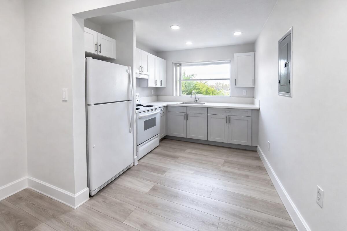 3300 S Dixie Highway 603, Miami, FL 33133, Miami - Photo 2