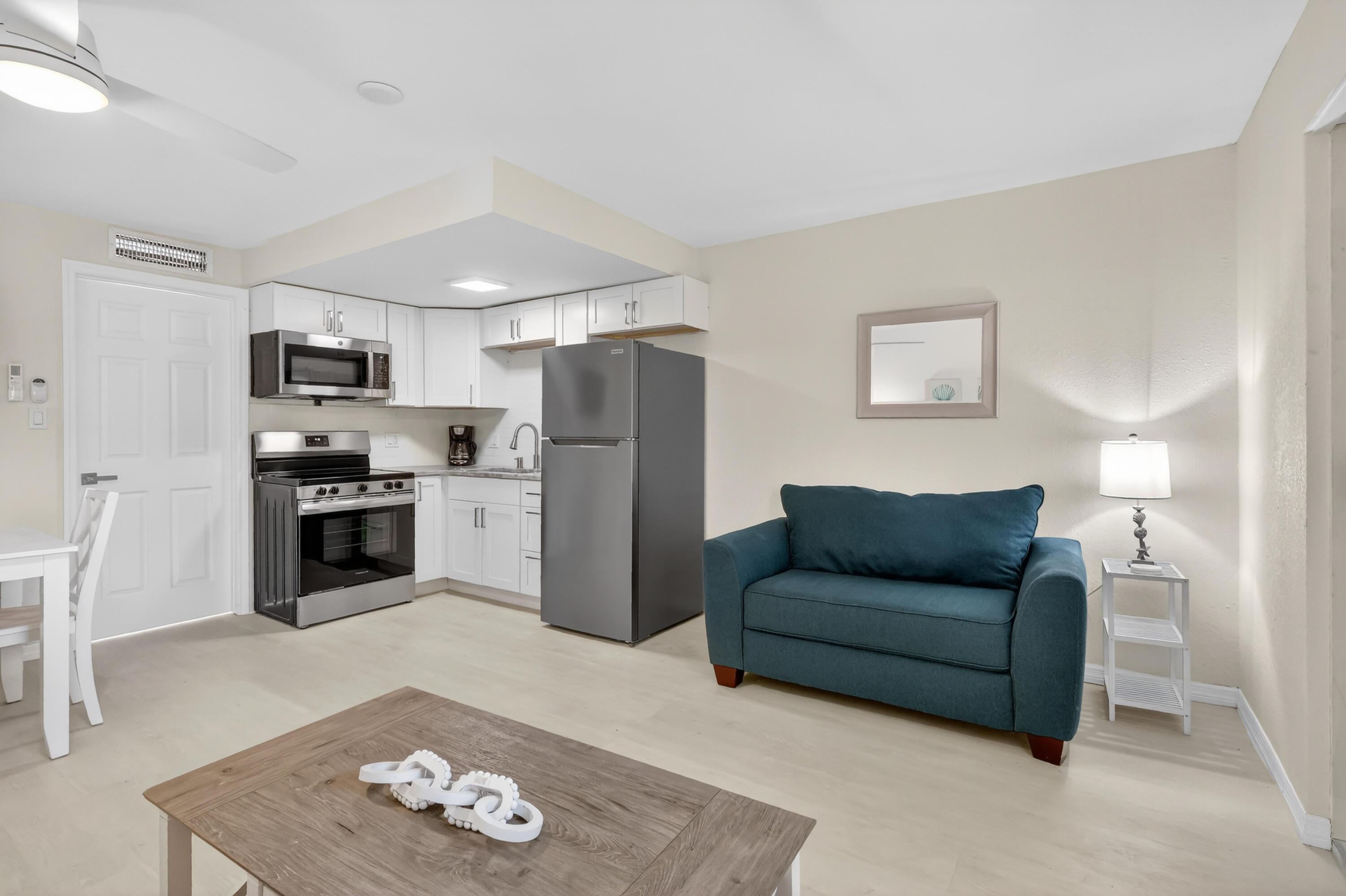 2305 Tamarind Drive 9, Fort Pierce, FL 34949, Fort Pierce - Photo 3