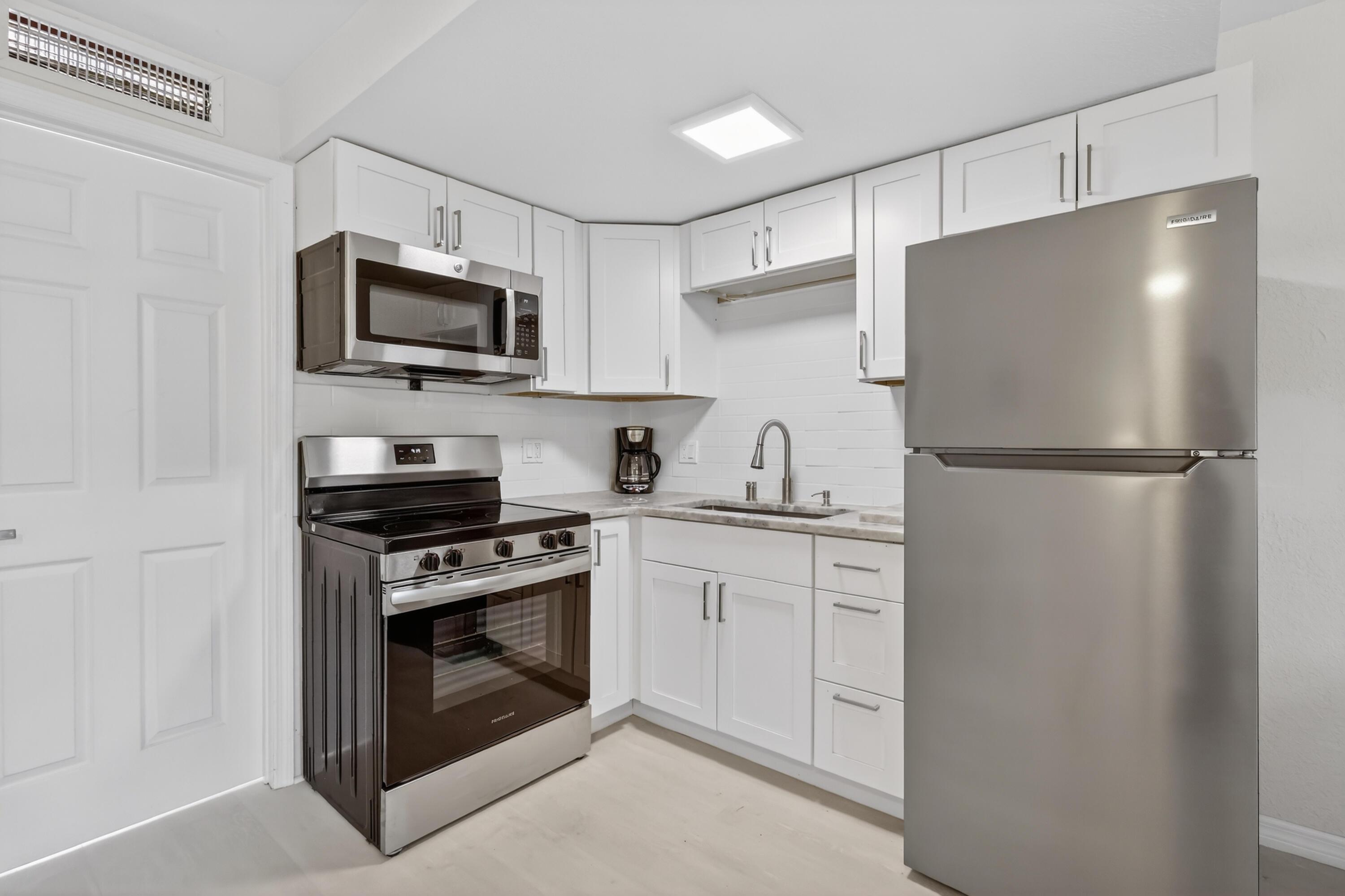 2305 Tamarind Drive 9, Fort Pierce, FL 34949, Fort Pierce - Photo 5